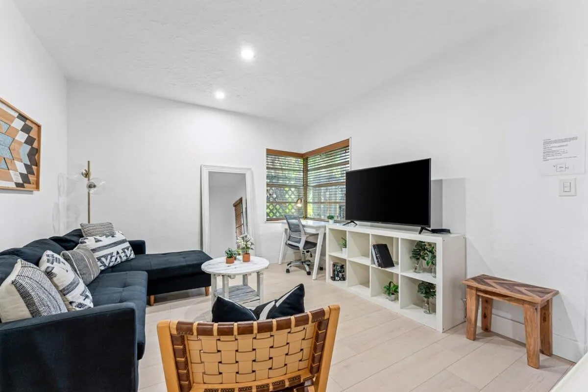 Beautiful Apt in Victoria Park (Las Olas Blvd)