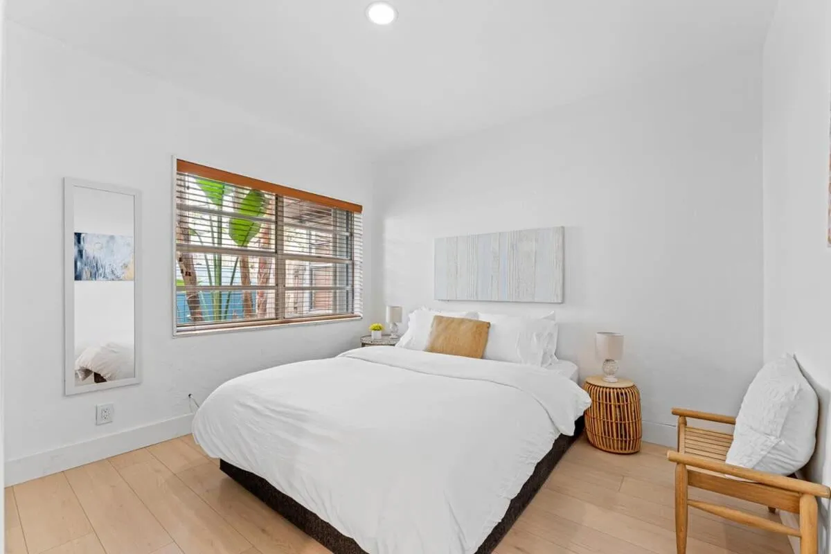 Bed in Beautiful Apt in Victoria Park (Las Olas Blvd)