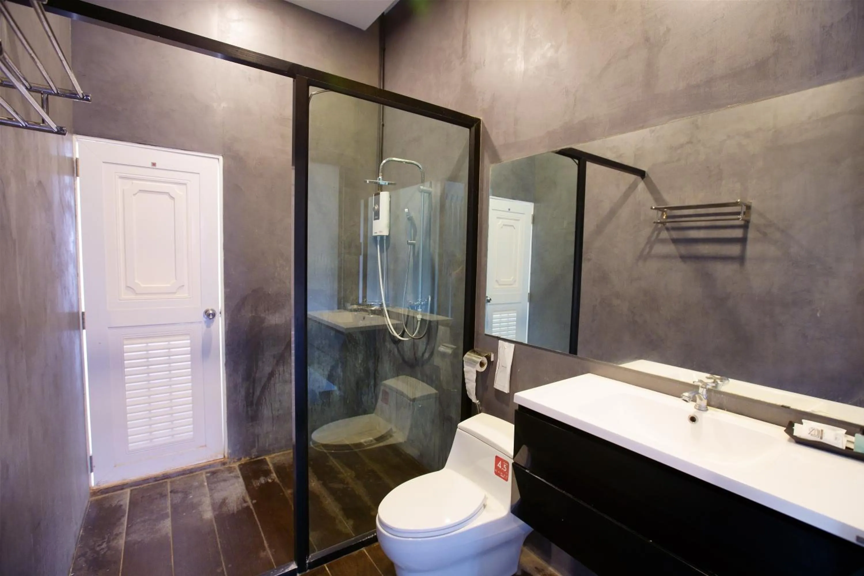 Kwai Tara Riverside Villas