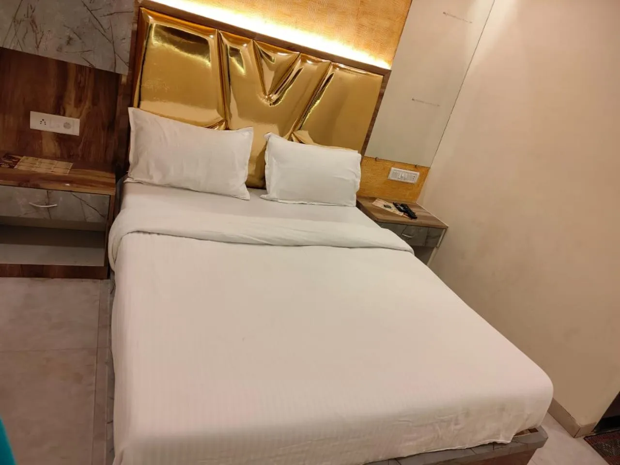 Bed in THE UNITED HOTEL