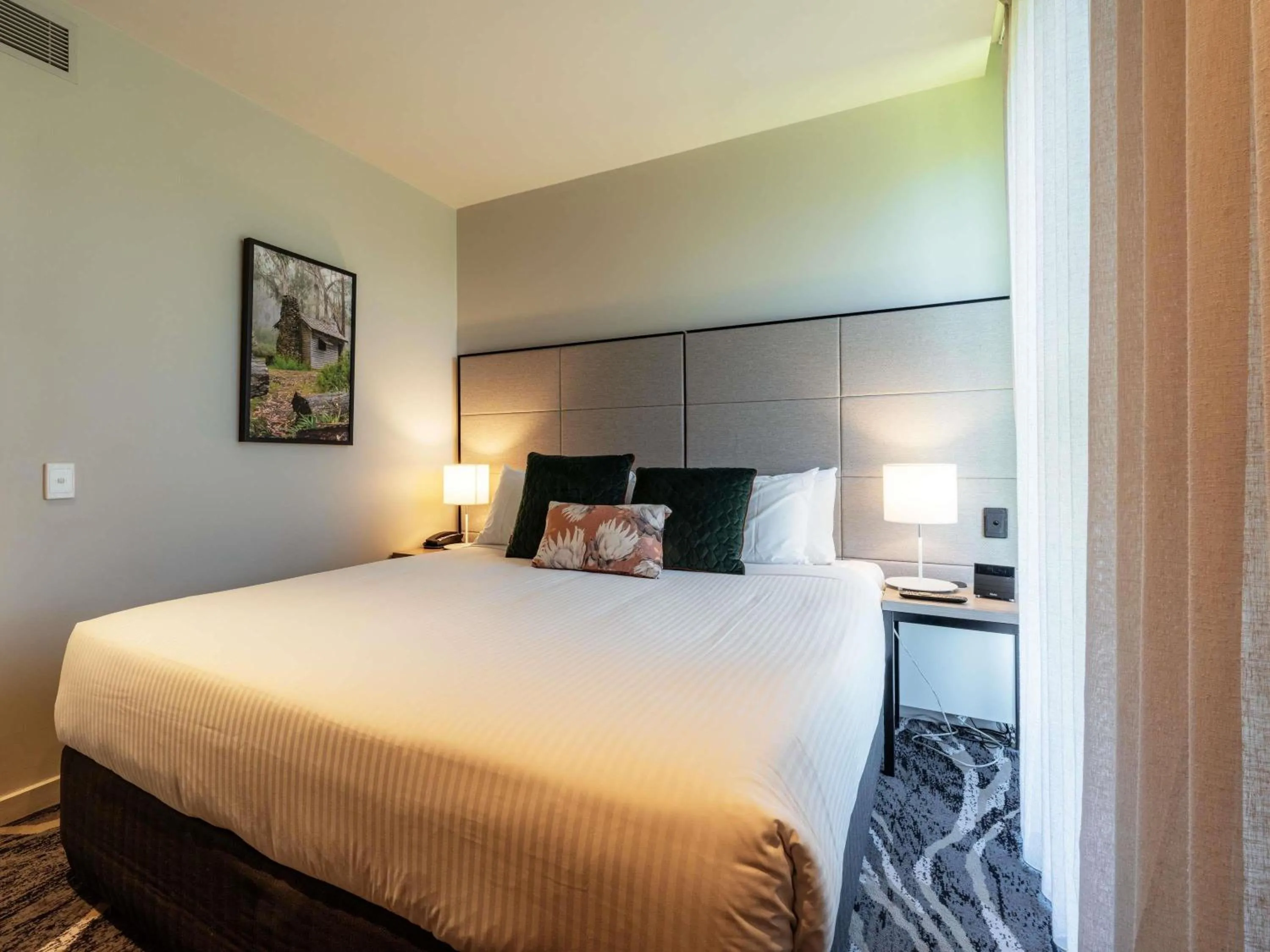 Bedroom, Bed in Peppers Marysville