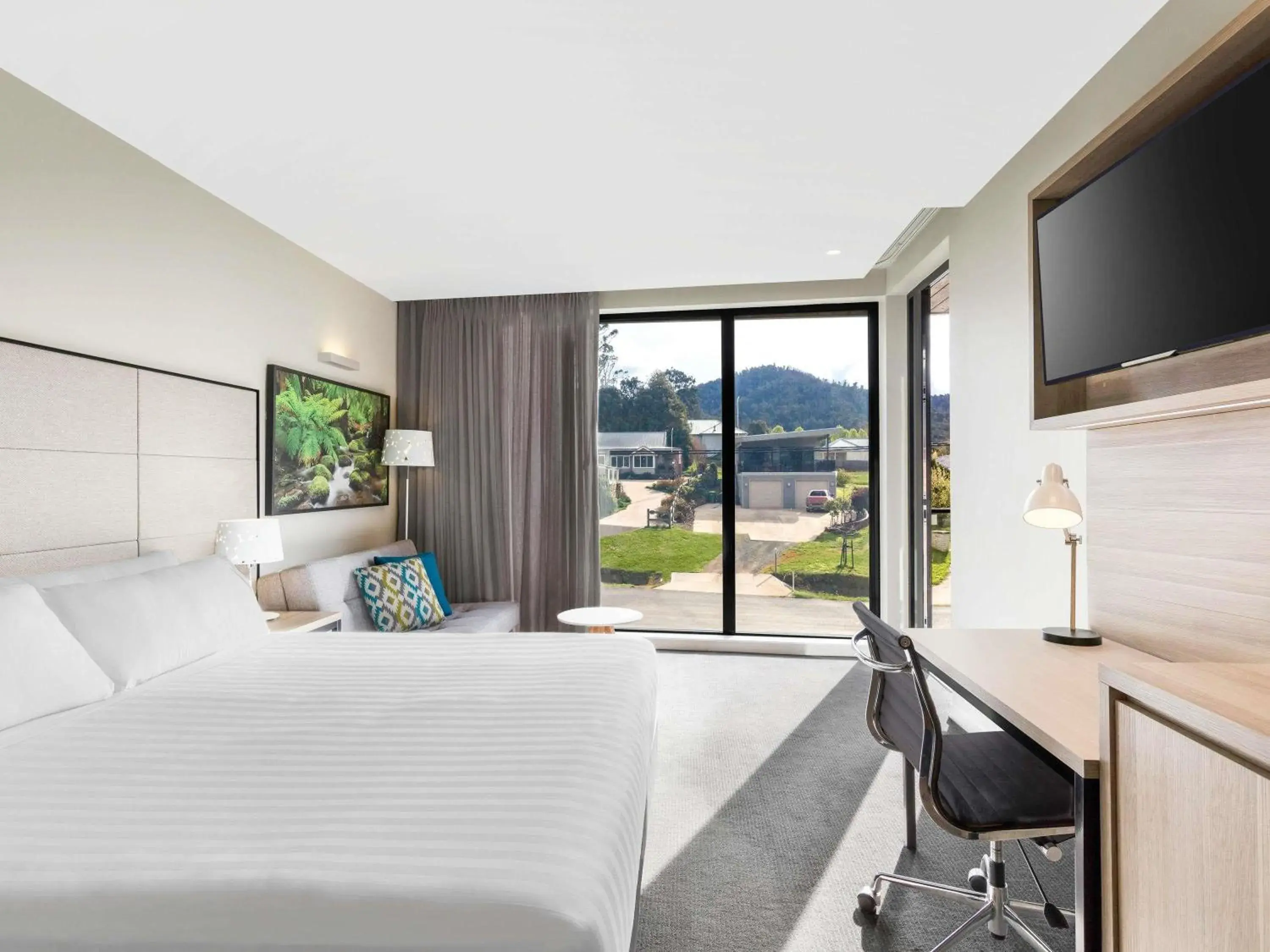 Bedroom, Bed in Peppers Marysville Bedroom, Bed in Peppers Marysville