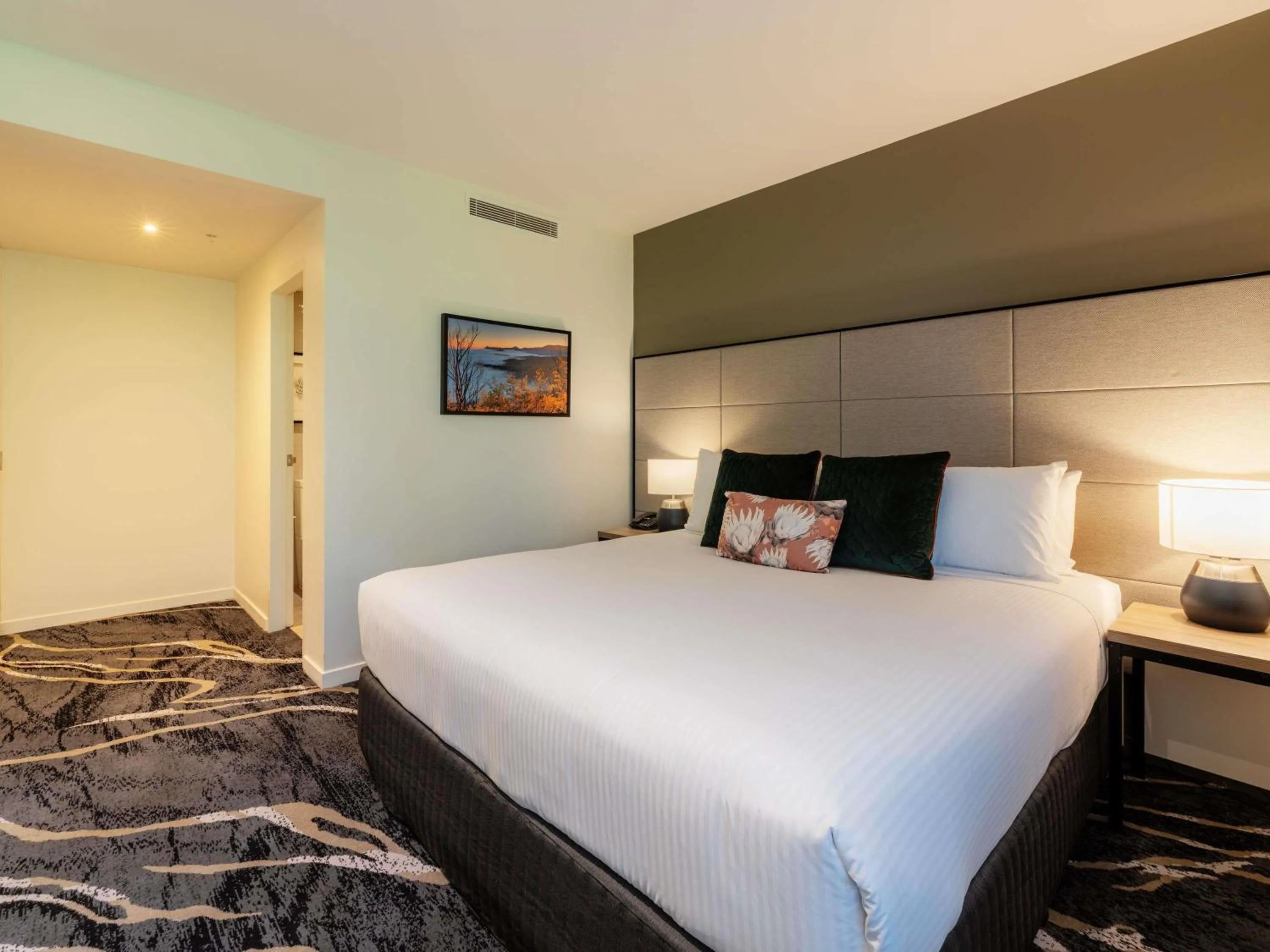 Bedroom, Bed in Peppers Marysville