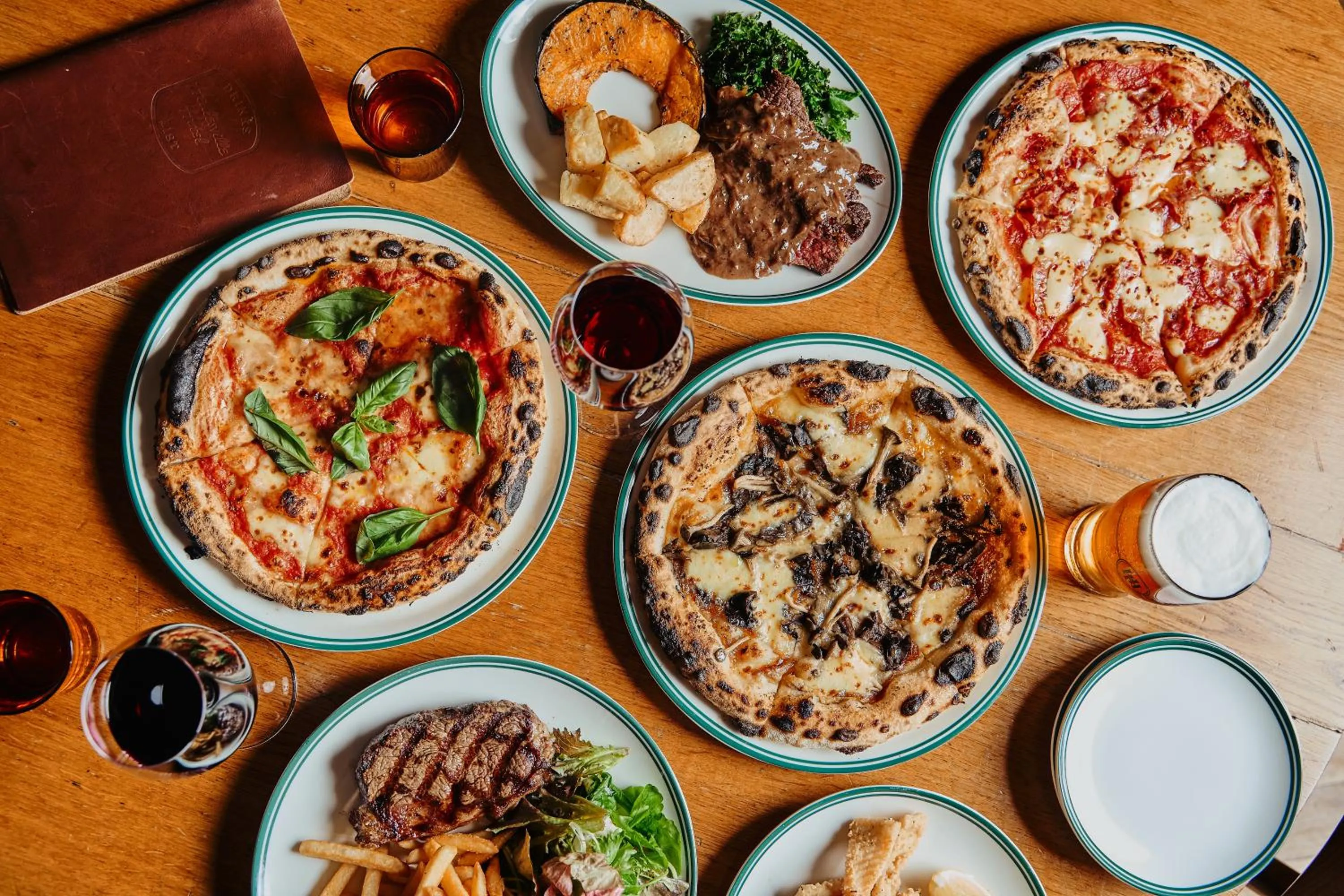 Food and drinks in Healesville Hotel