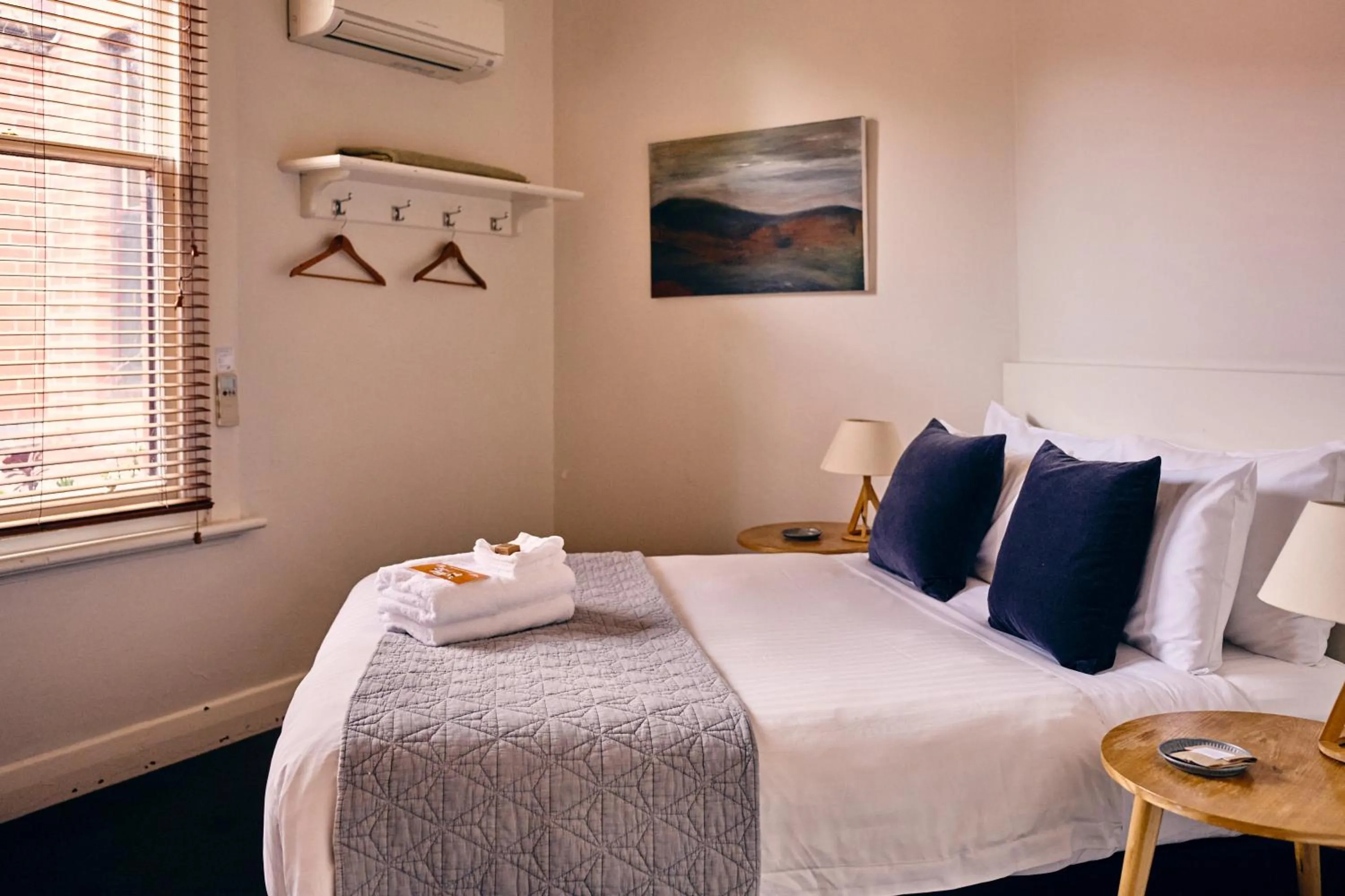 Bed in Healesville Hotel