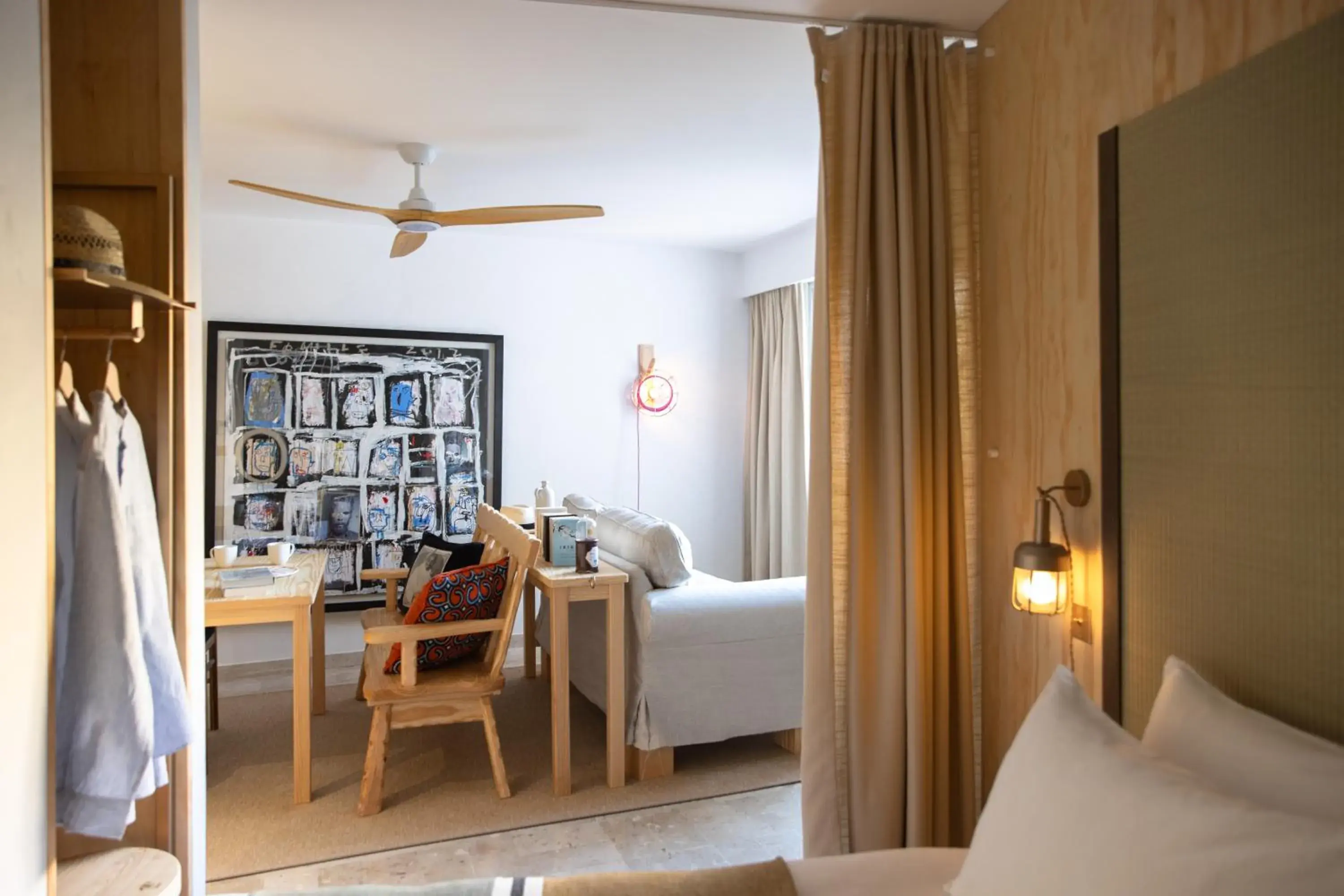 Dining area, Bed in MOB HOTEL Cannes Dining area, Bed in MOB HOTEL Cannes