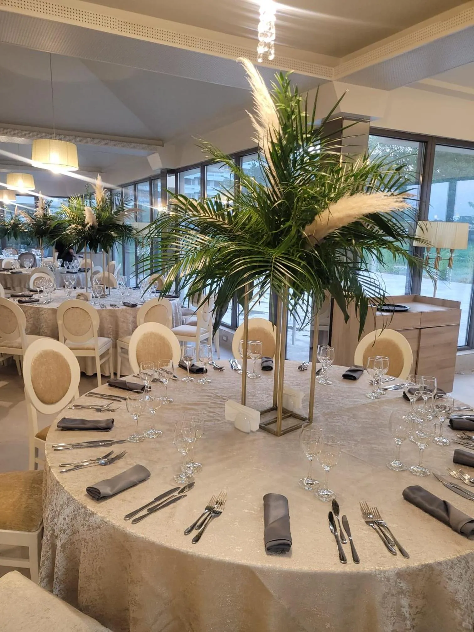 Restaurant/places to eat in Hotel Atena***