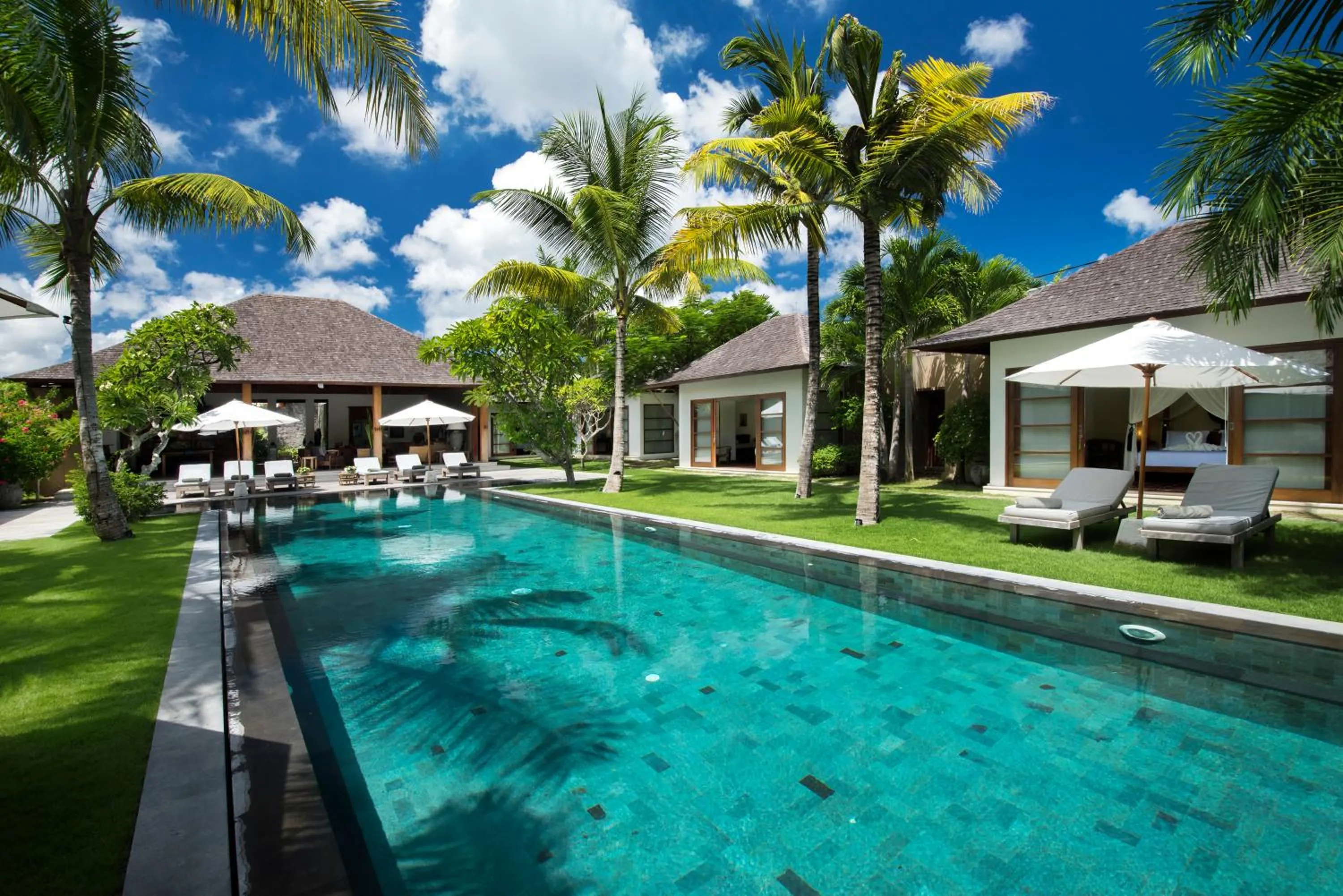 Villa Tiga Puluh, 7 Bedrooms Private Villa in Seminyak