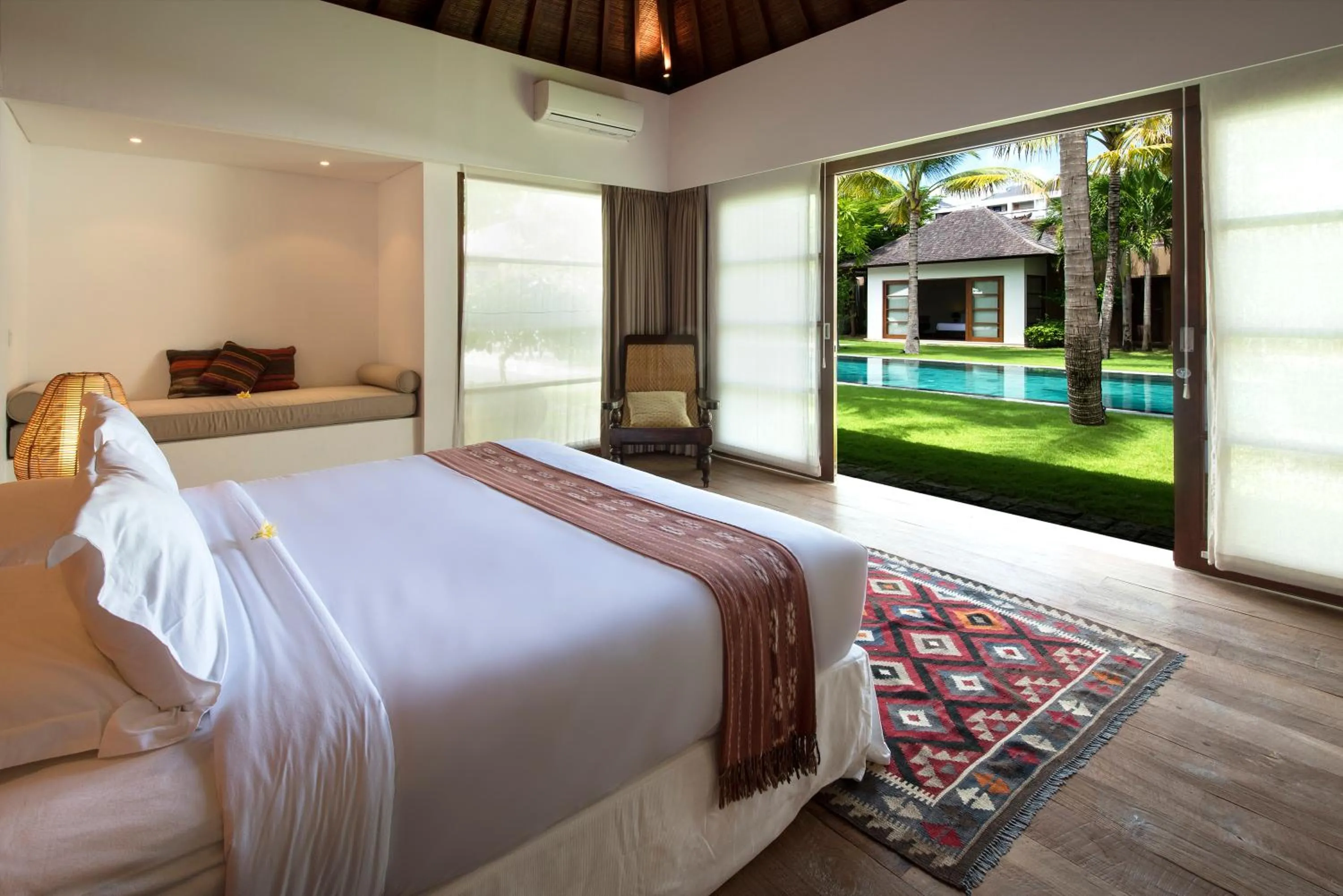 Villa Tiga Puluh, 7 Bedrooms Private Villa in Seminyak