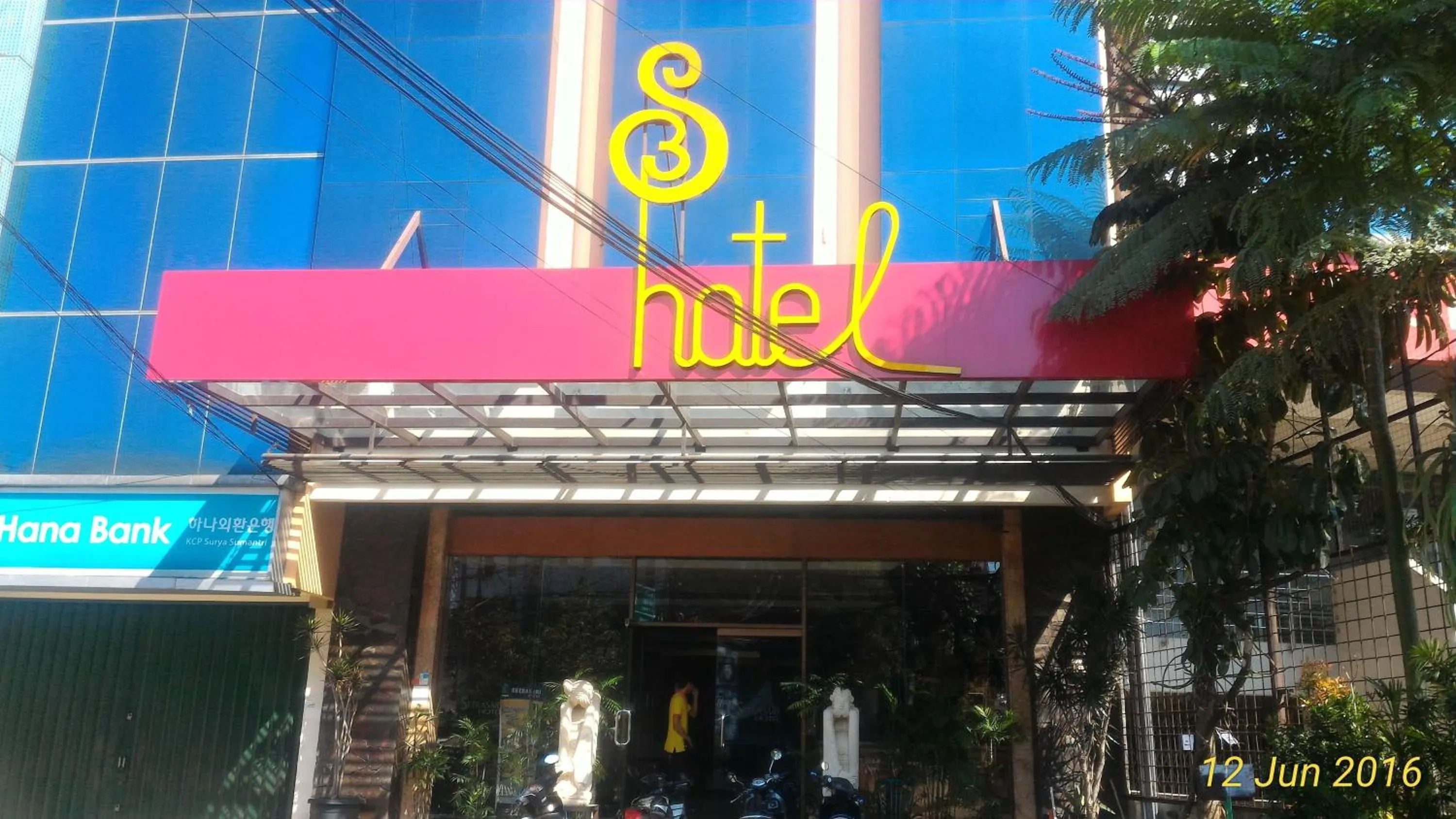 Property building in Hotel S3 Setrasari Bandung