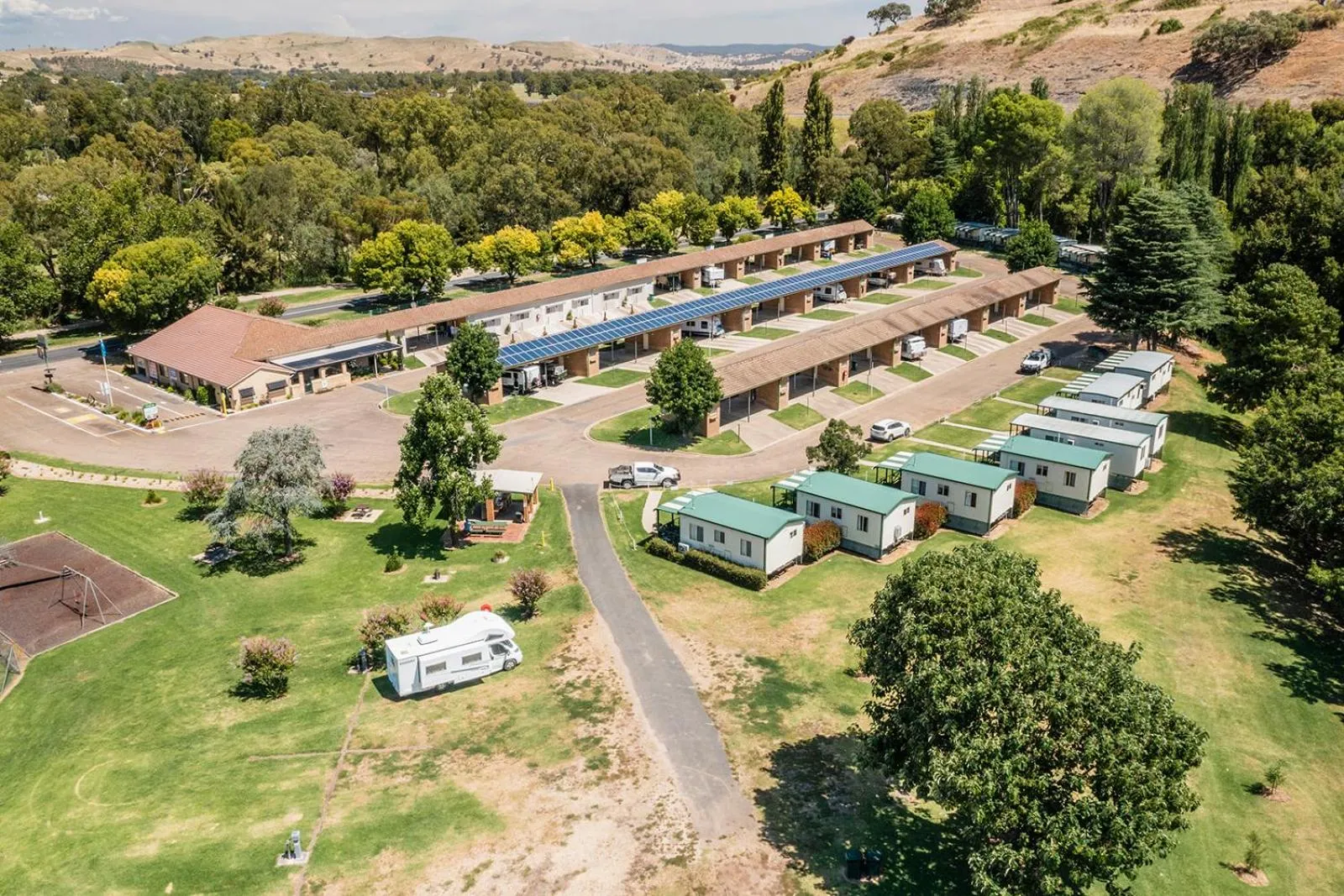 Property building in Gundagai Cabins & Tourist Park