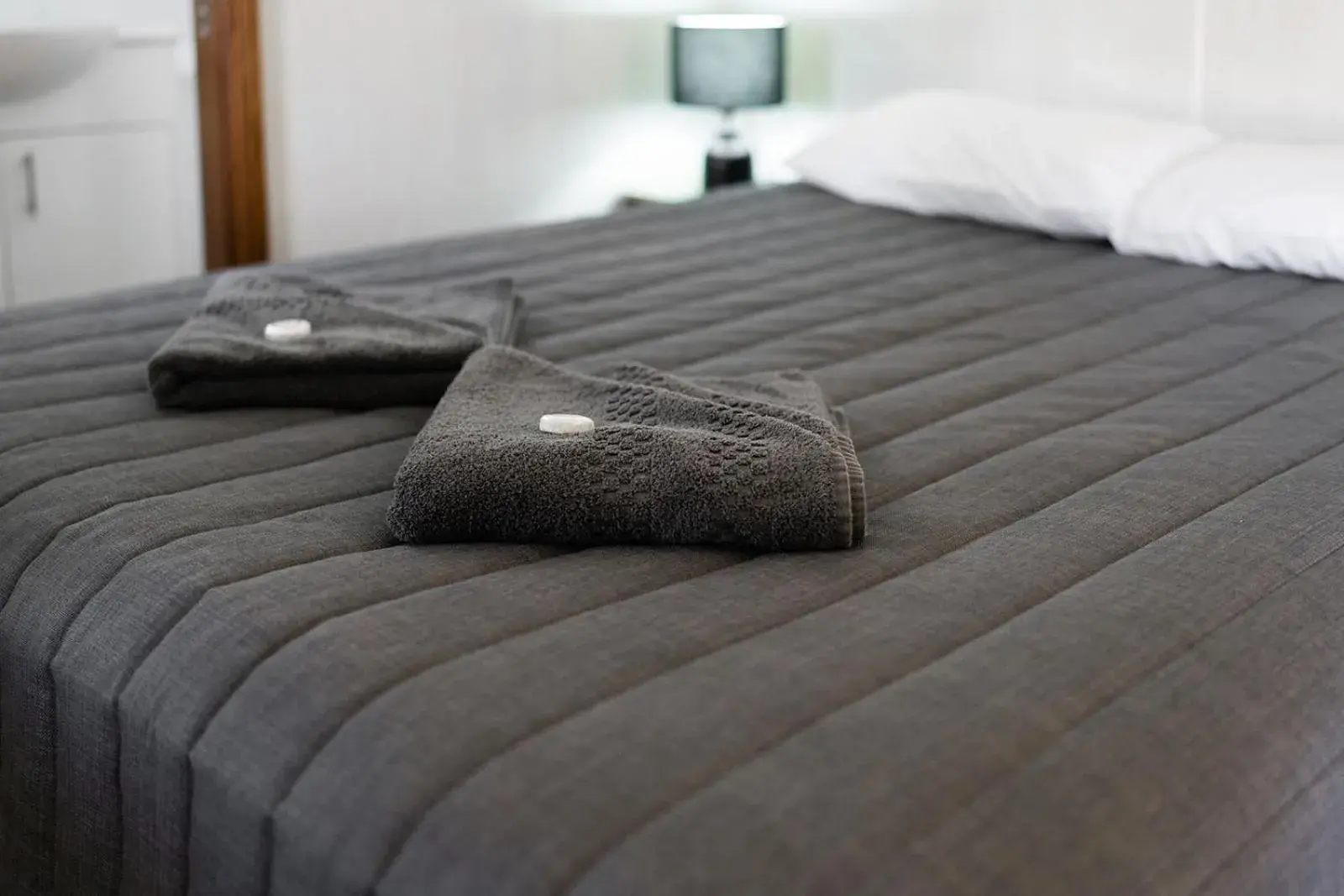 Deluxe Queen Cabin in Gundagai Cabins & Tourist Park Deluxe Queen Cabin in Gundagai Cabins & Tourist Park