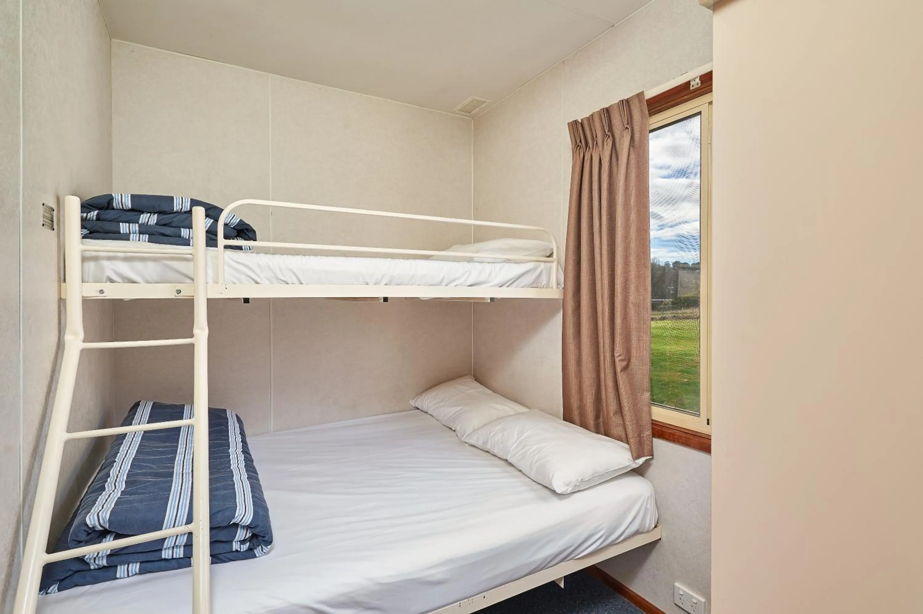 Bedroom, Bed in Gundagai Cabins & Tourist Park