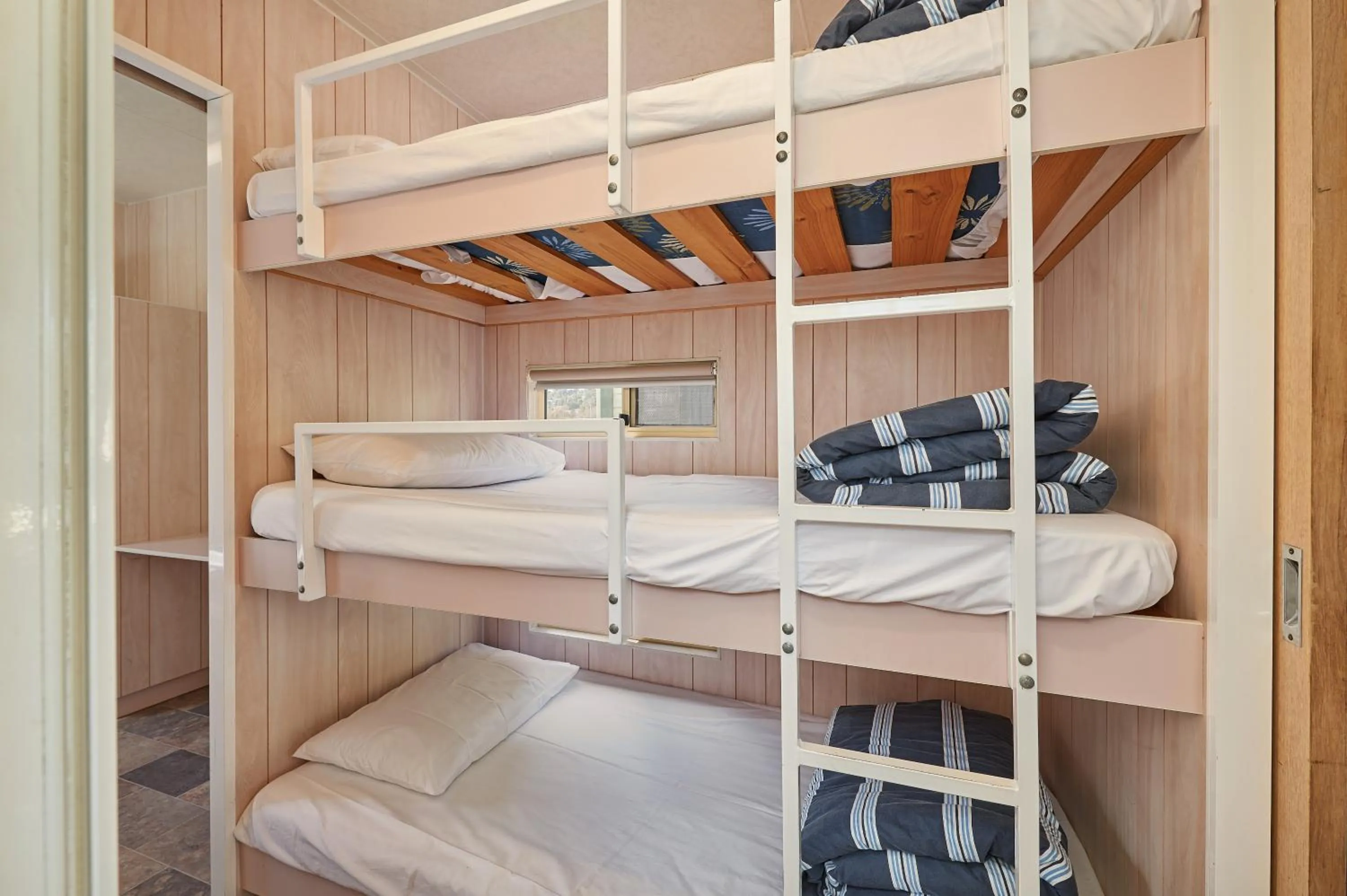 bunk bed, Bed in Gundagai Cabins & Tourist Park