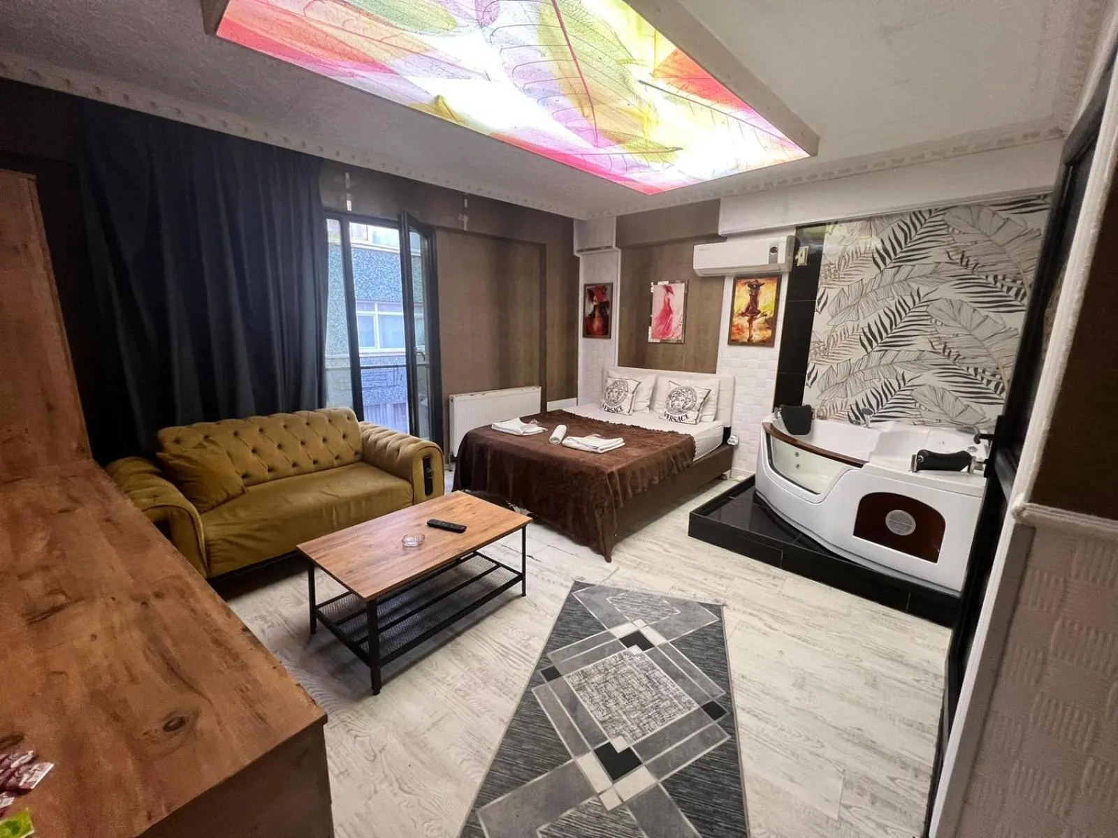 Bed in Royal Suite Hotel