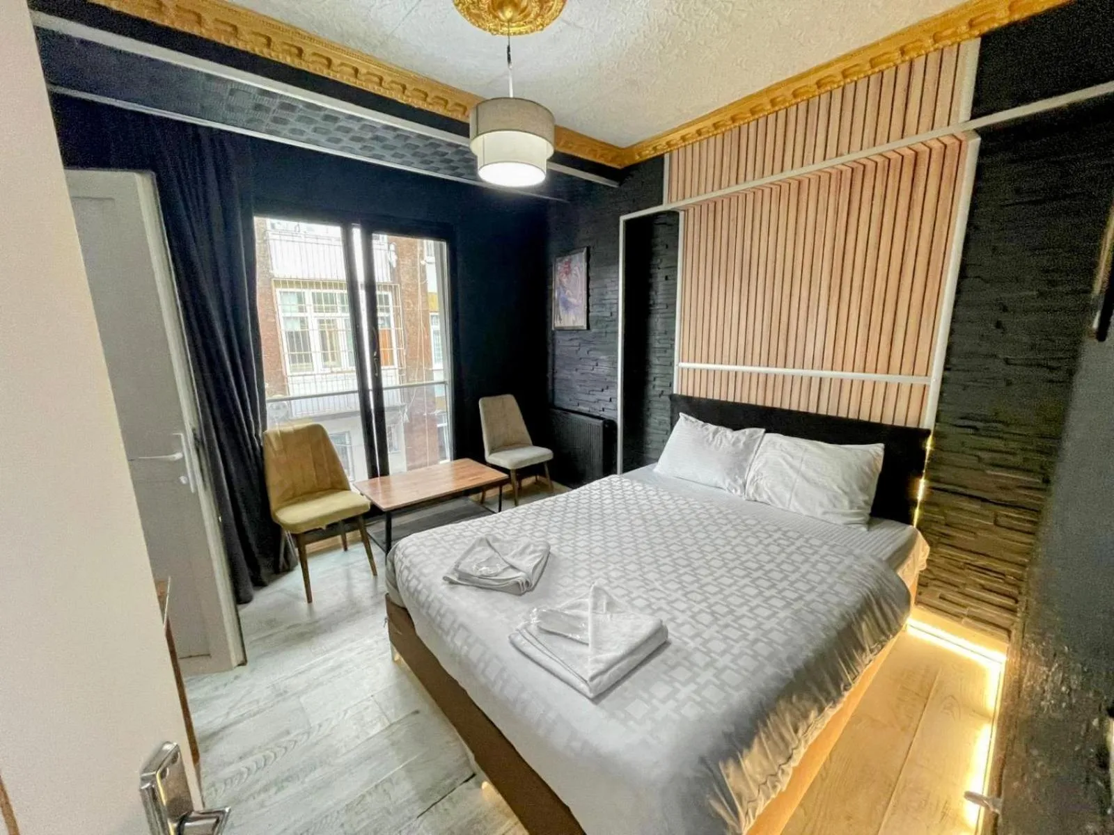 Photo of the whole room, Bed in Royal Suite Hotel