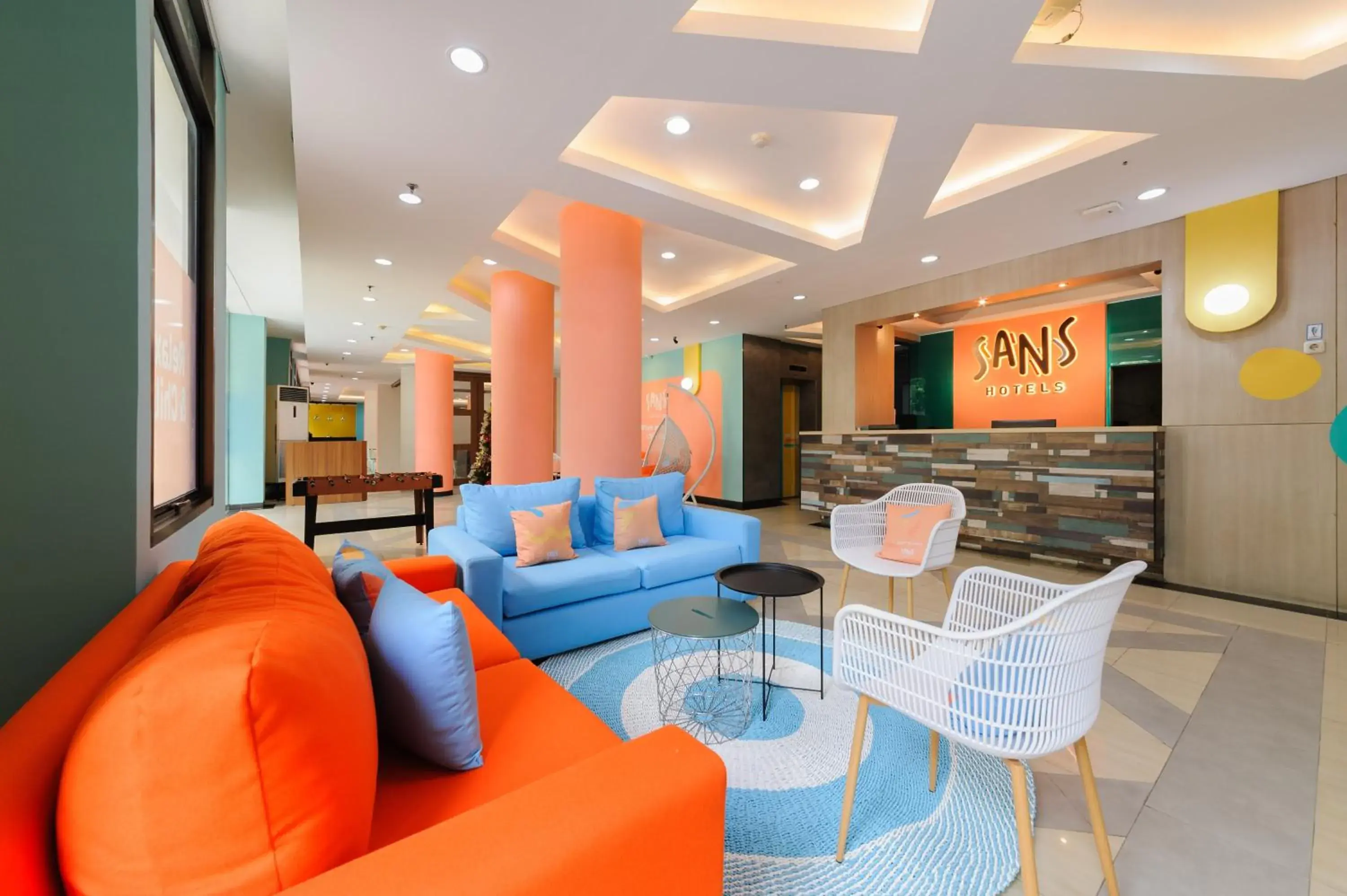 Lobby or reception in Sans Hotel The Green Bekasi by RedDoorz Lobby or reception in Sans Hotel The Green Bekasi by RedDoorz