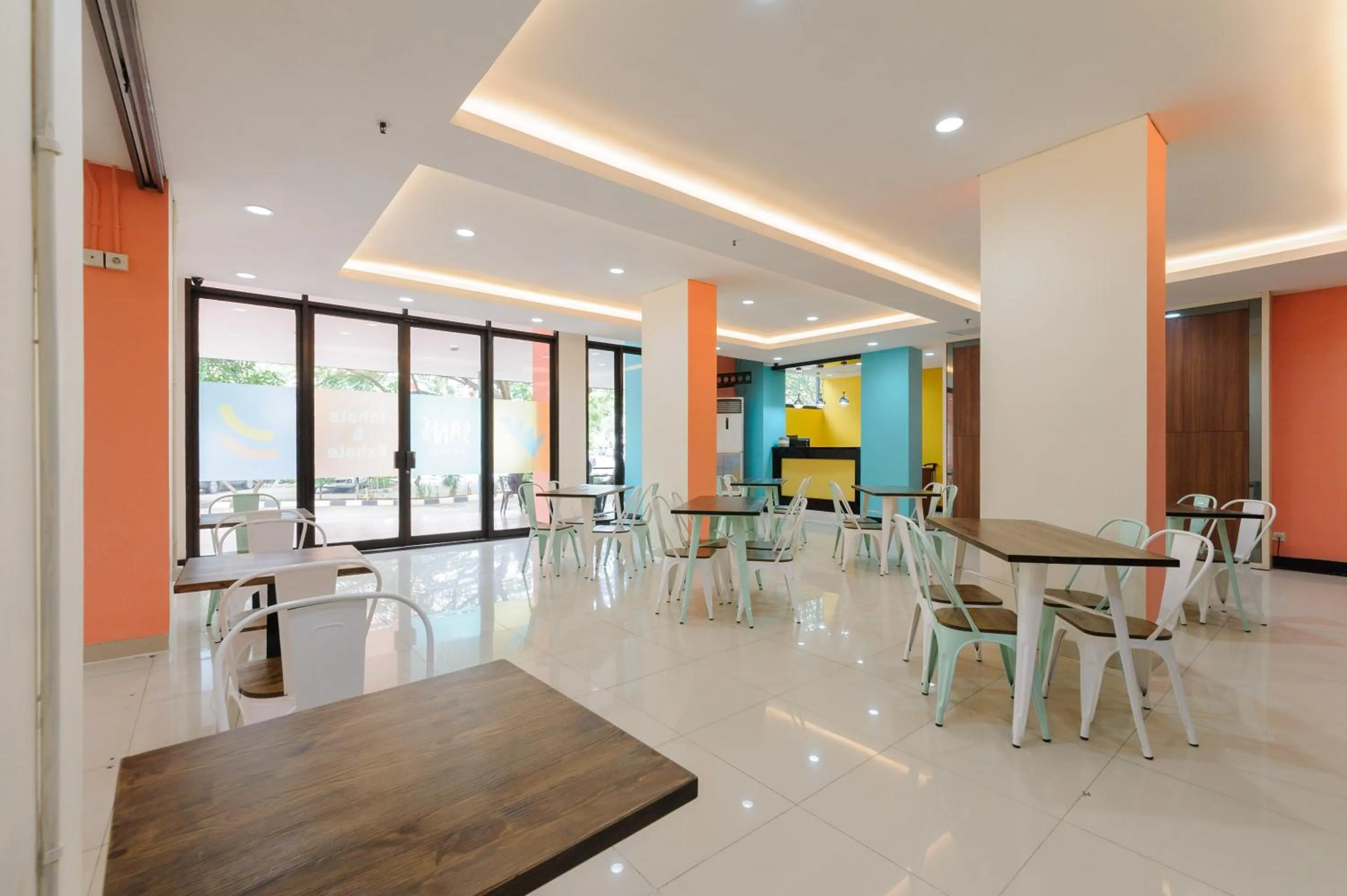 Seating area in Sans Hotel The Green Bekasi by RedDoorz