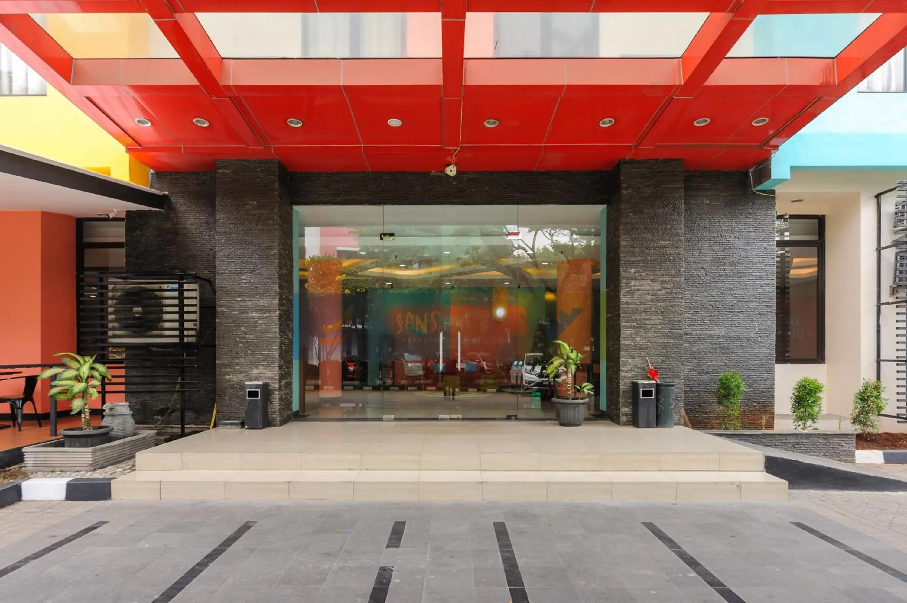 Facade/entrance in Sans Hotel The Green Bekasi by RedDoorz Facade/entrance in Sans Hotel The Green Bekasi by RedDoorz