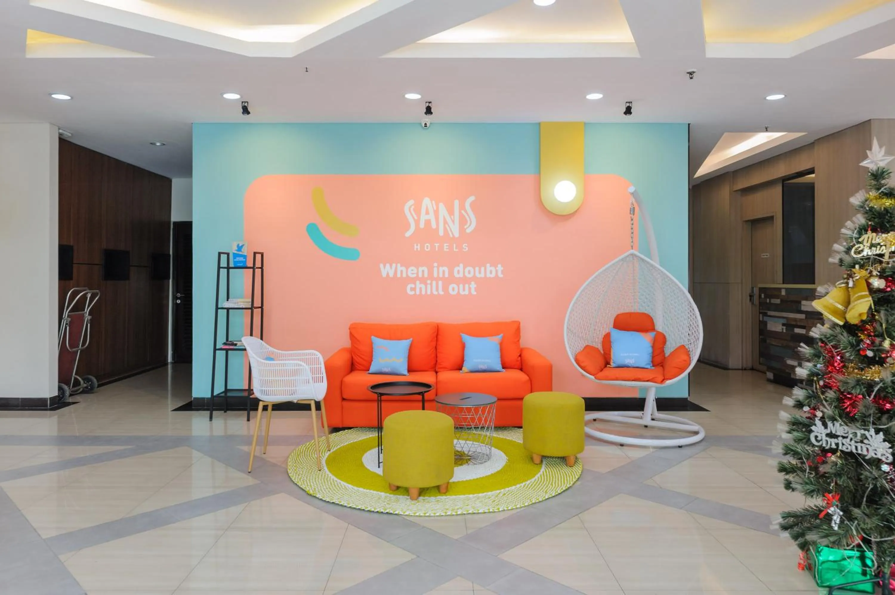 Lobby or reception in Sans Hotel The Green Bekasi by RedDoorz