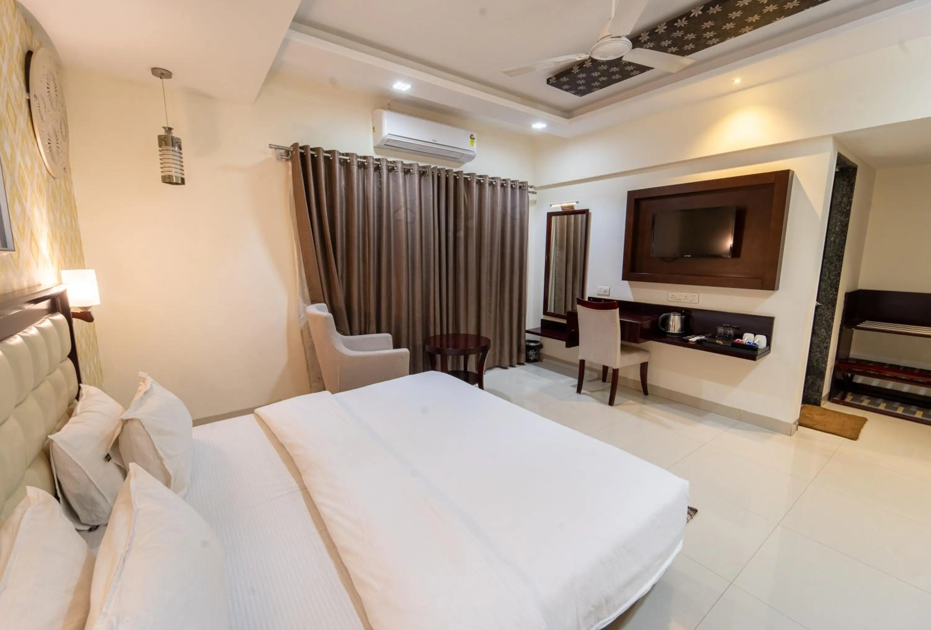 TV and multimedia, Bed in Krishna Inn