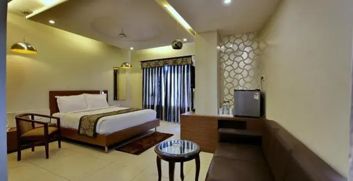 Deluxe King Room in Hotel Sheela Shree Plaza Deluxe King Room in Hotel Sheela Shree Plaza