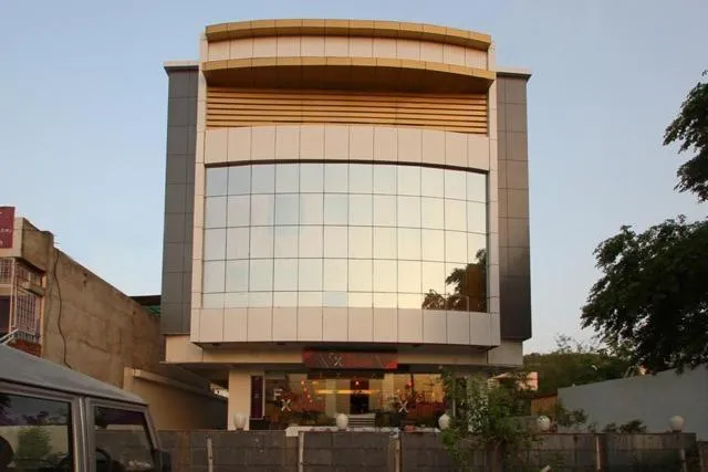 Facade/entrance in Hotel Sheela Shree Plaza