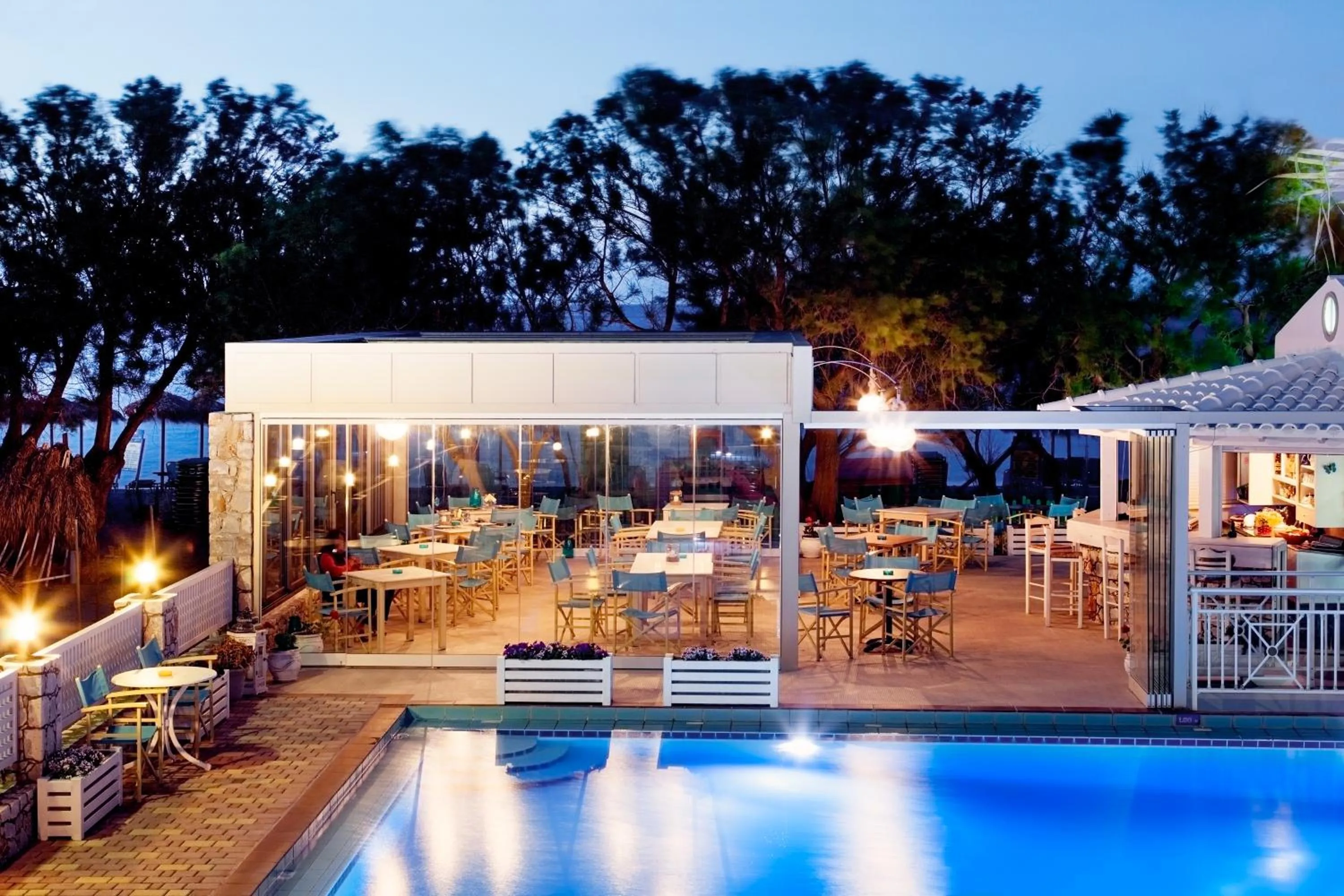 Restaurant/places to eat in Alkionides Seaside Hotel