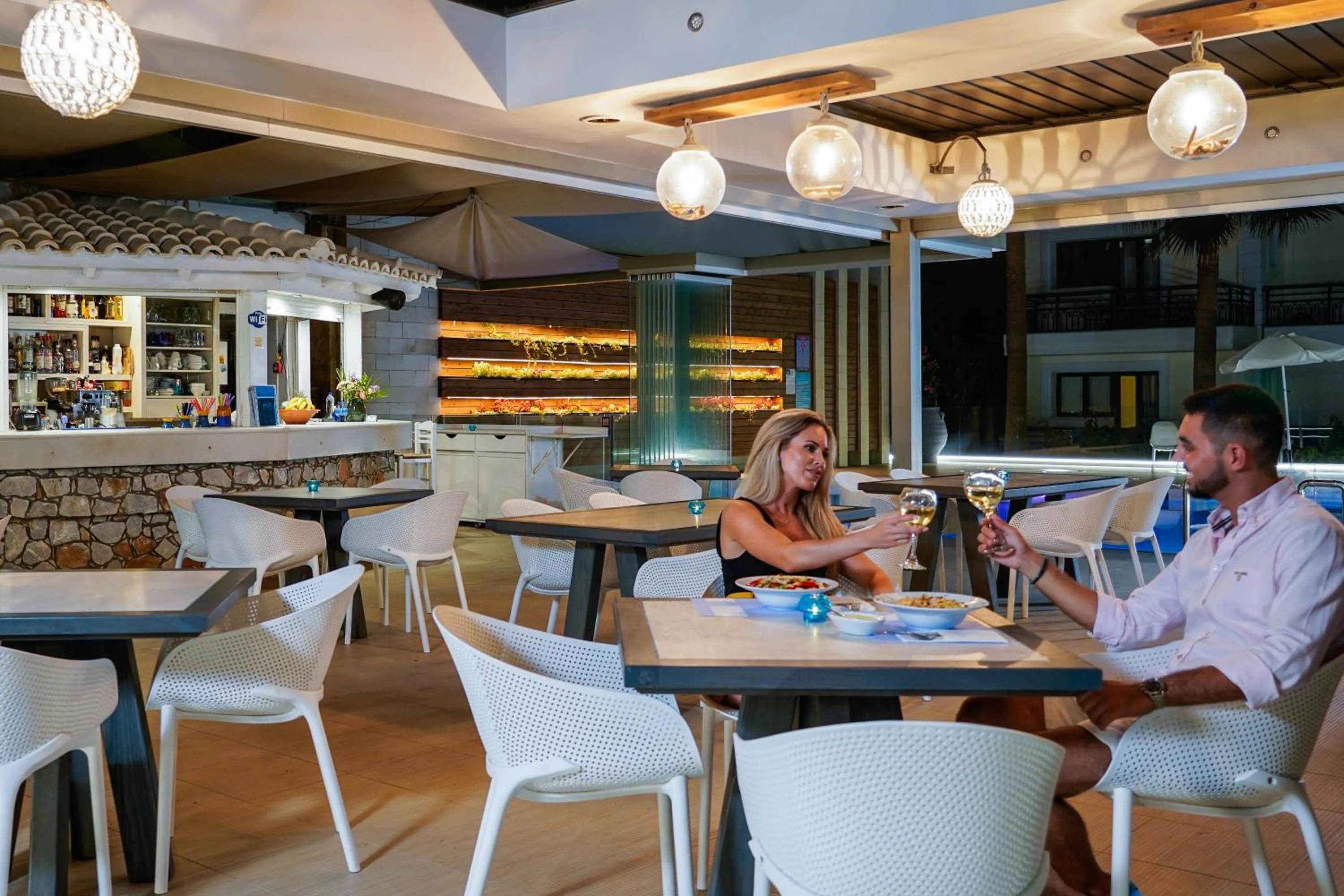 Restaurant/places to eat in Alkionides Seaside Hotel