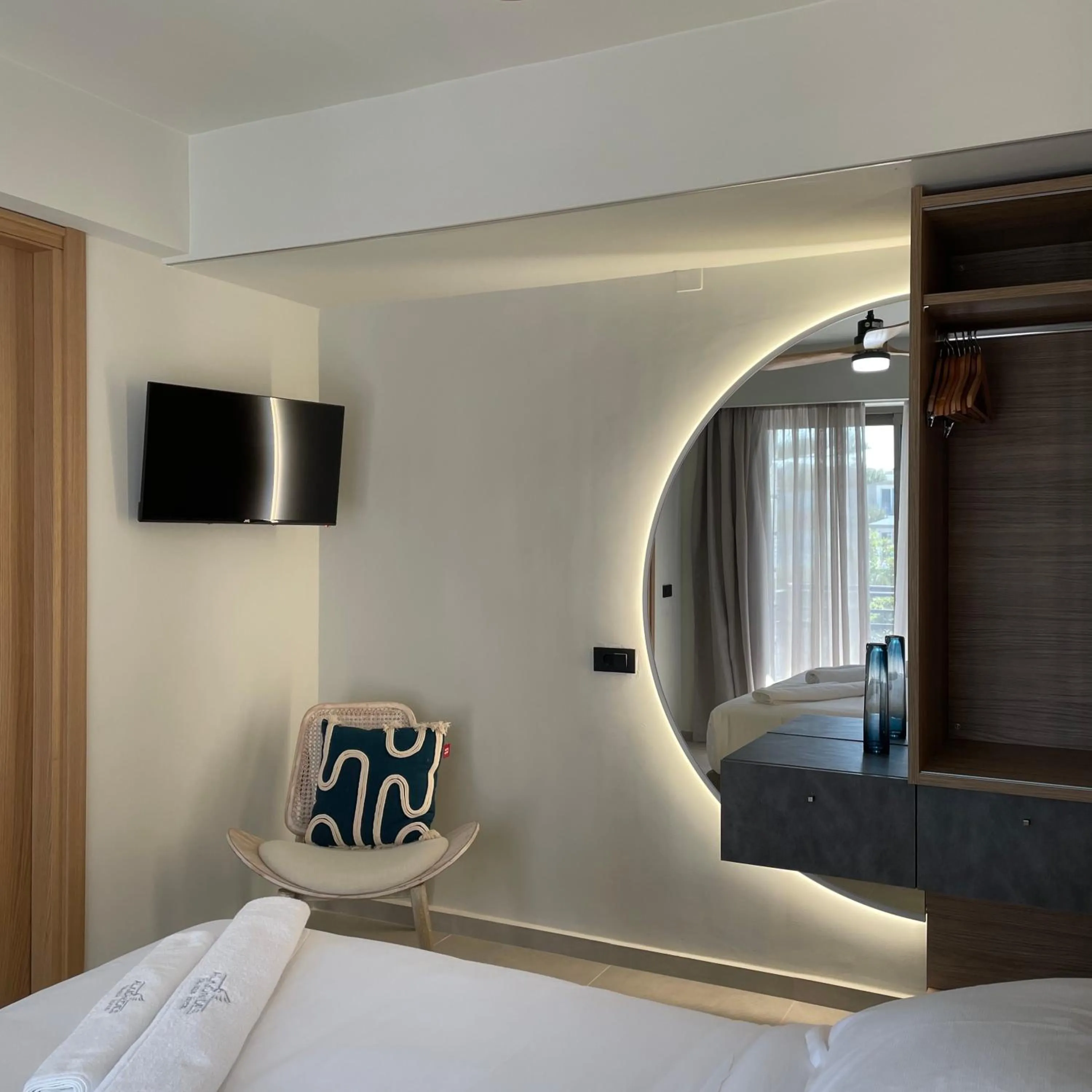 TV and multimedia, Bed in Alkionides Seaside Hotel