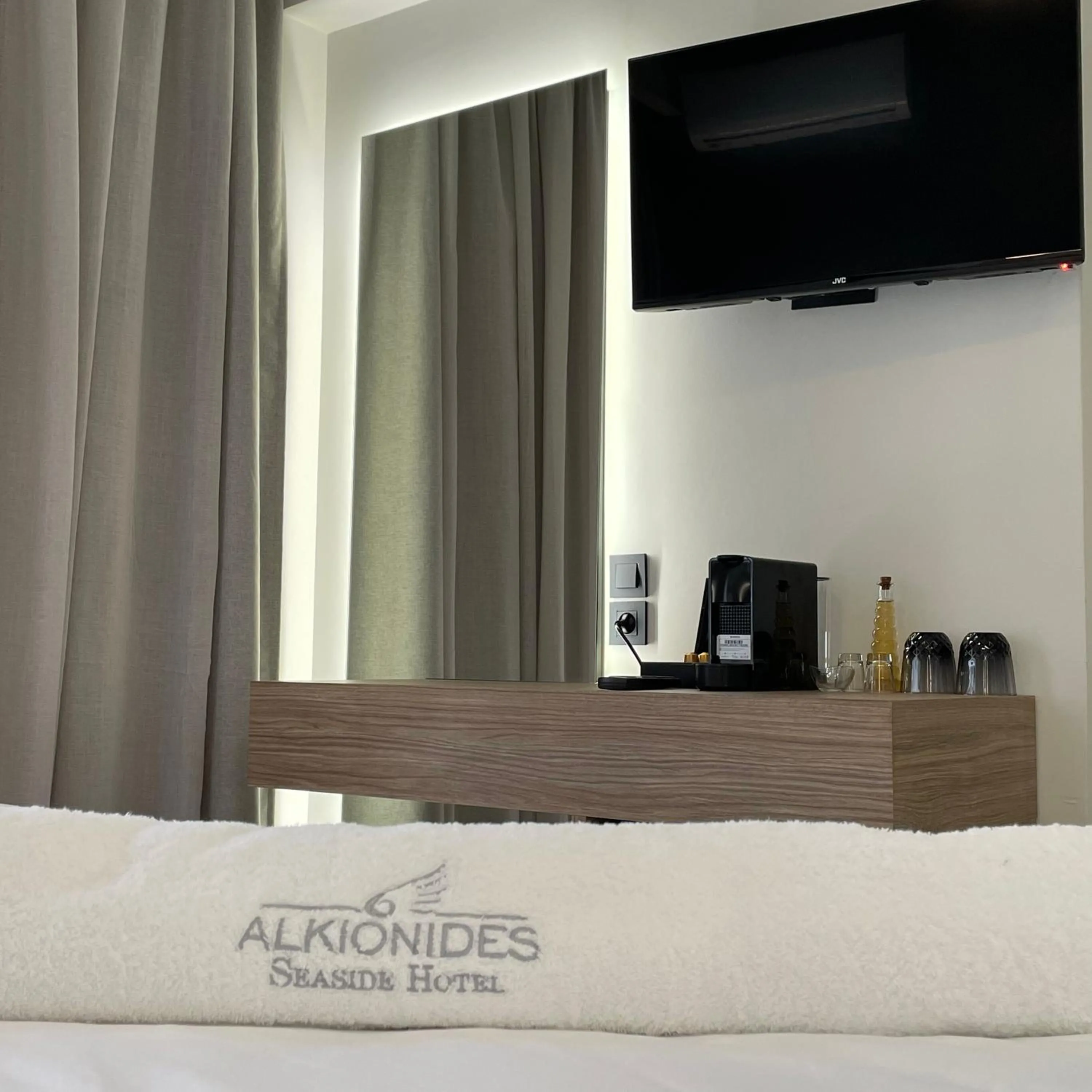 TV and multimedia, Bed in Alkionides Seaside Hotel