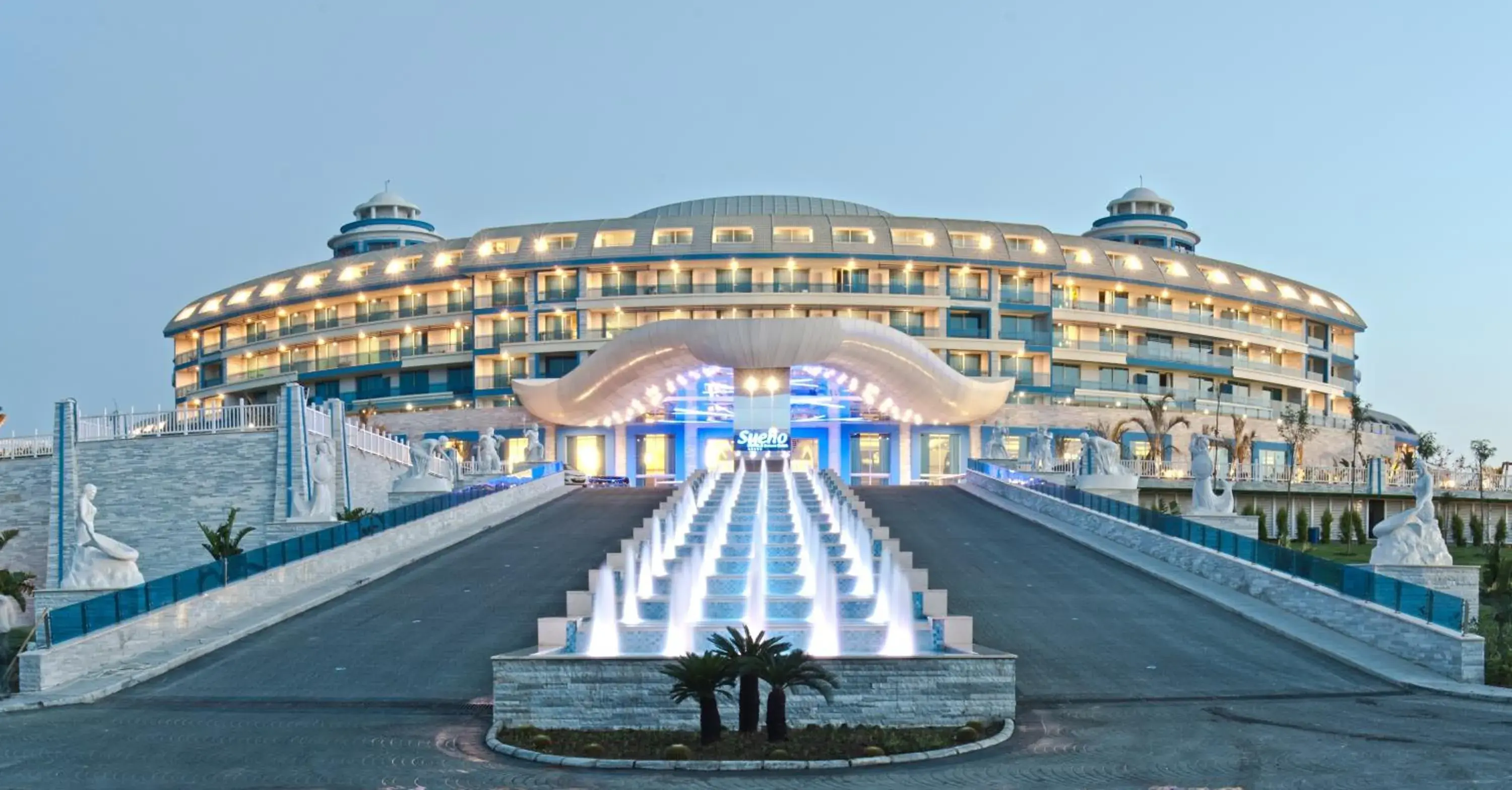 Facade/entrance, Property Building in Sueno Hotels