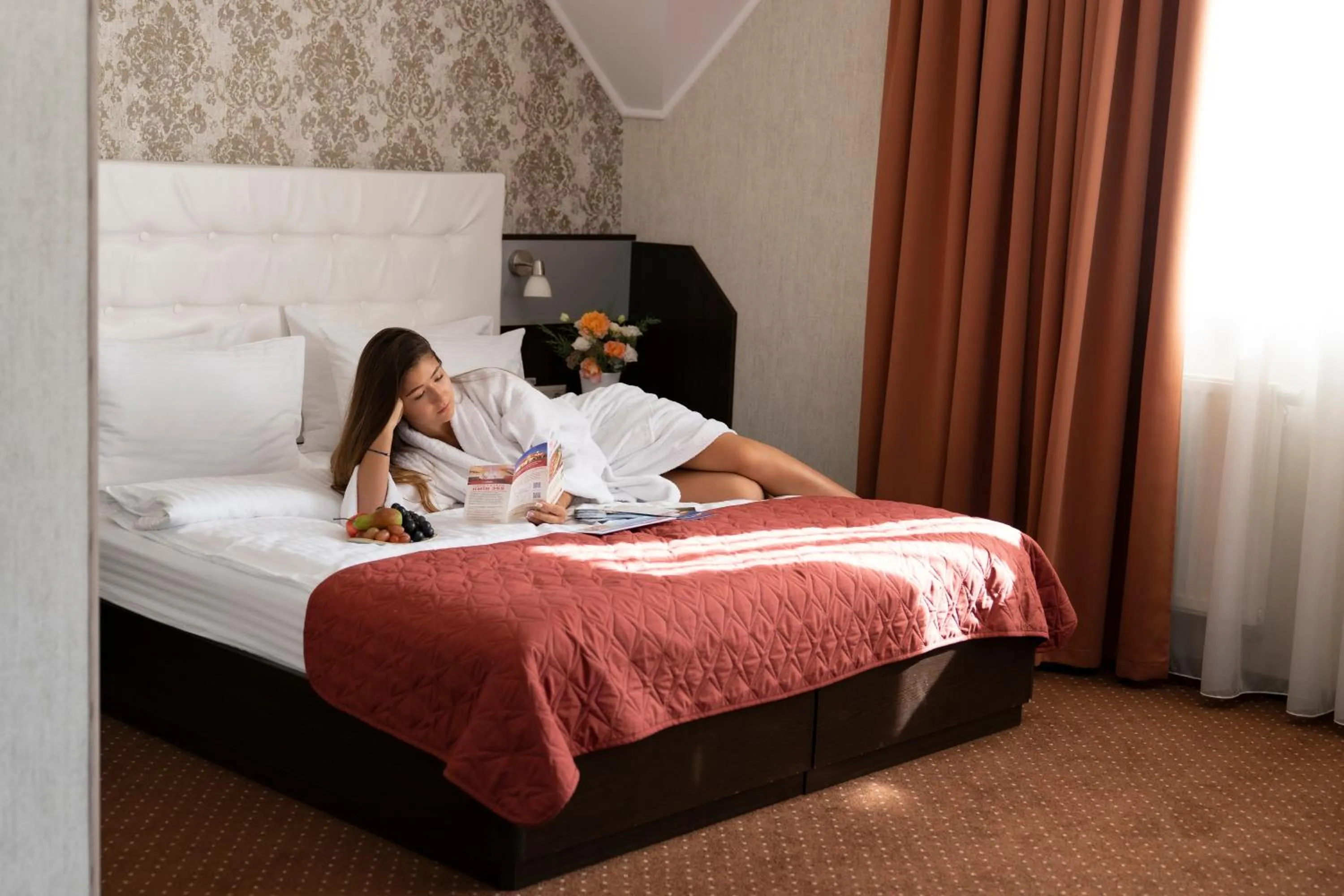 Property building, Bed in Kiev 365 Park Hotel