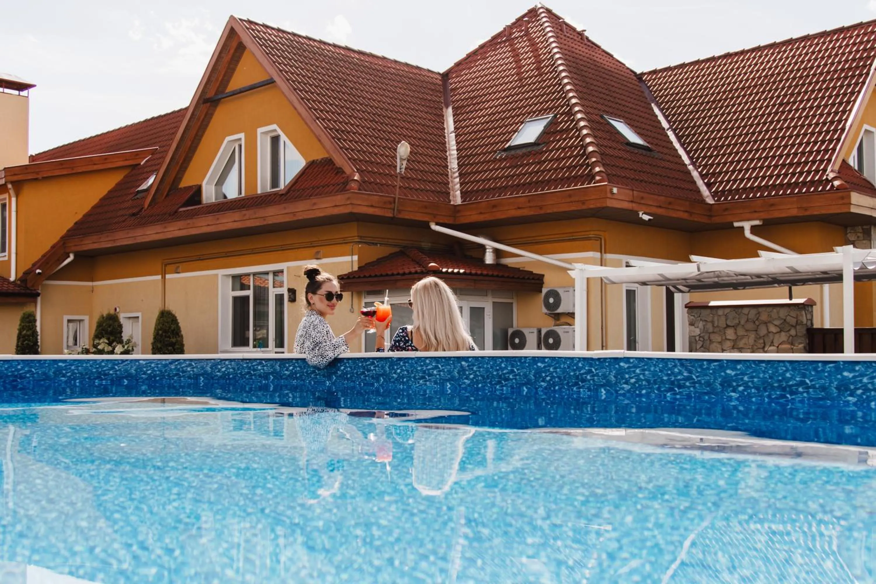 Swimming pool in Kiev 365 Park Hotel