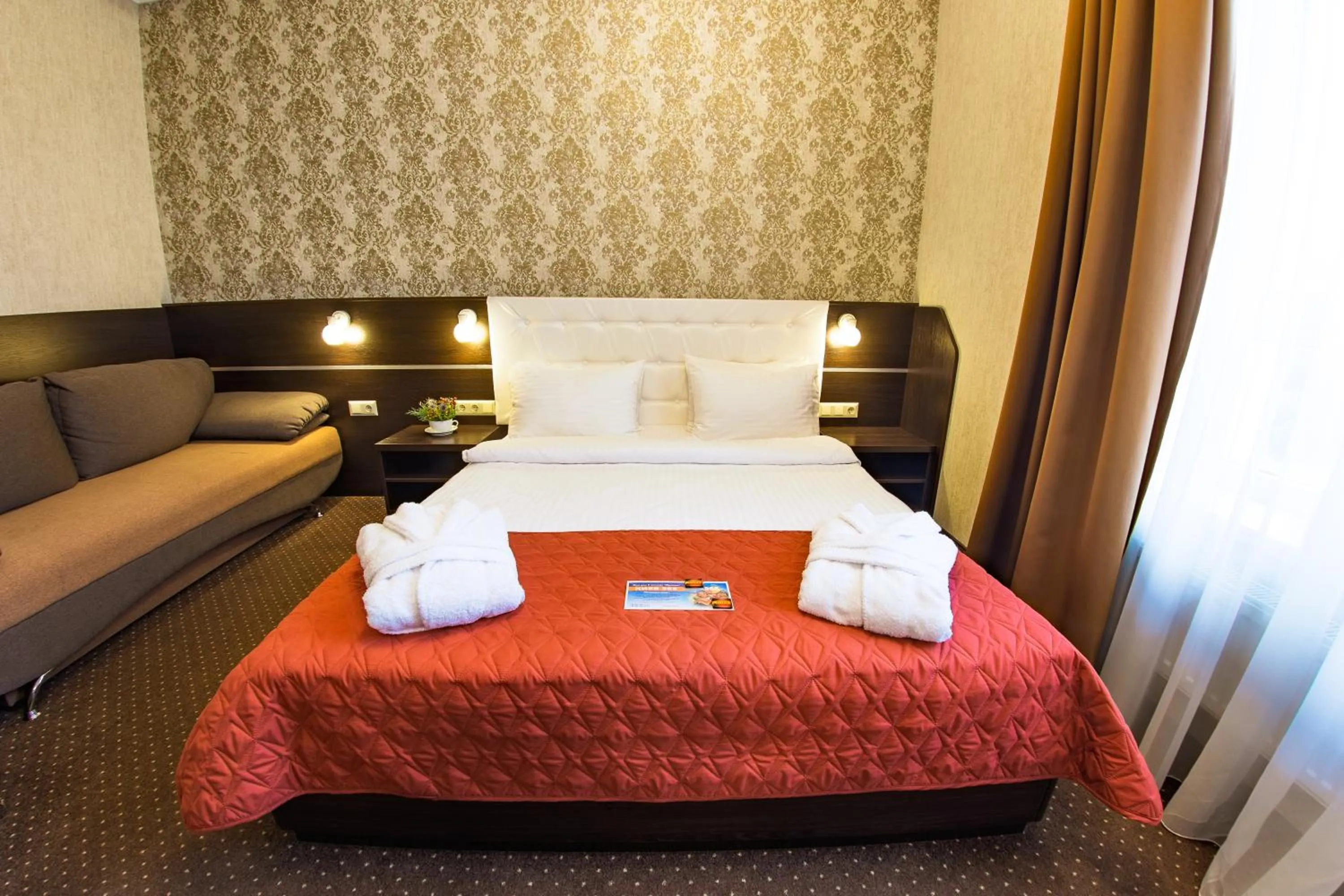 Bed in Kiev 365 Park Hotel