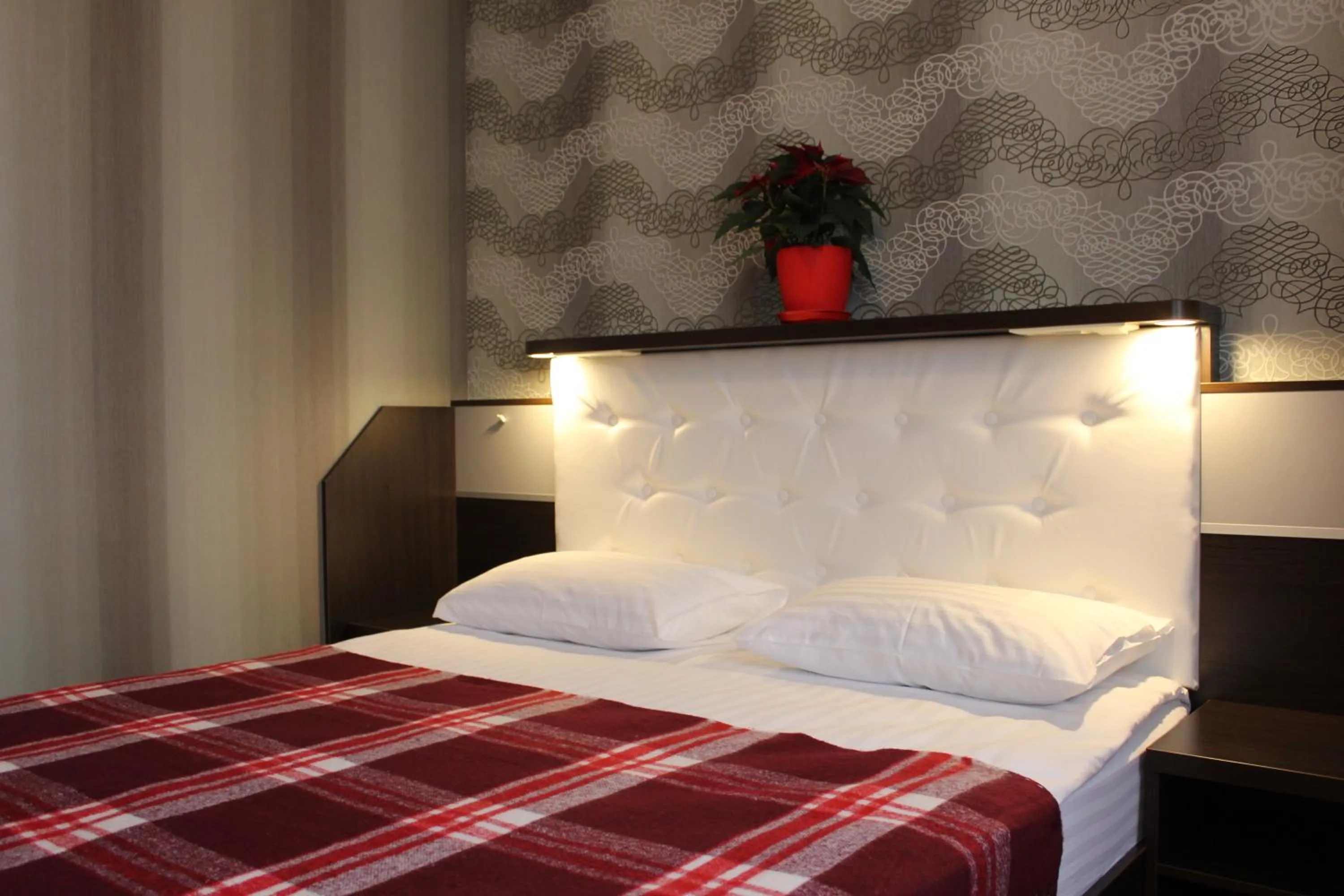 Bed in Kiev 365 Park Hotel