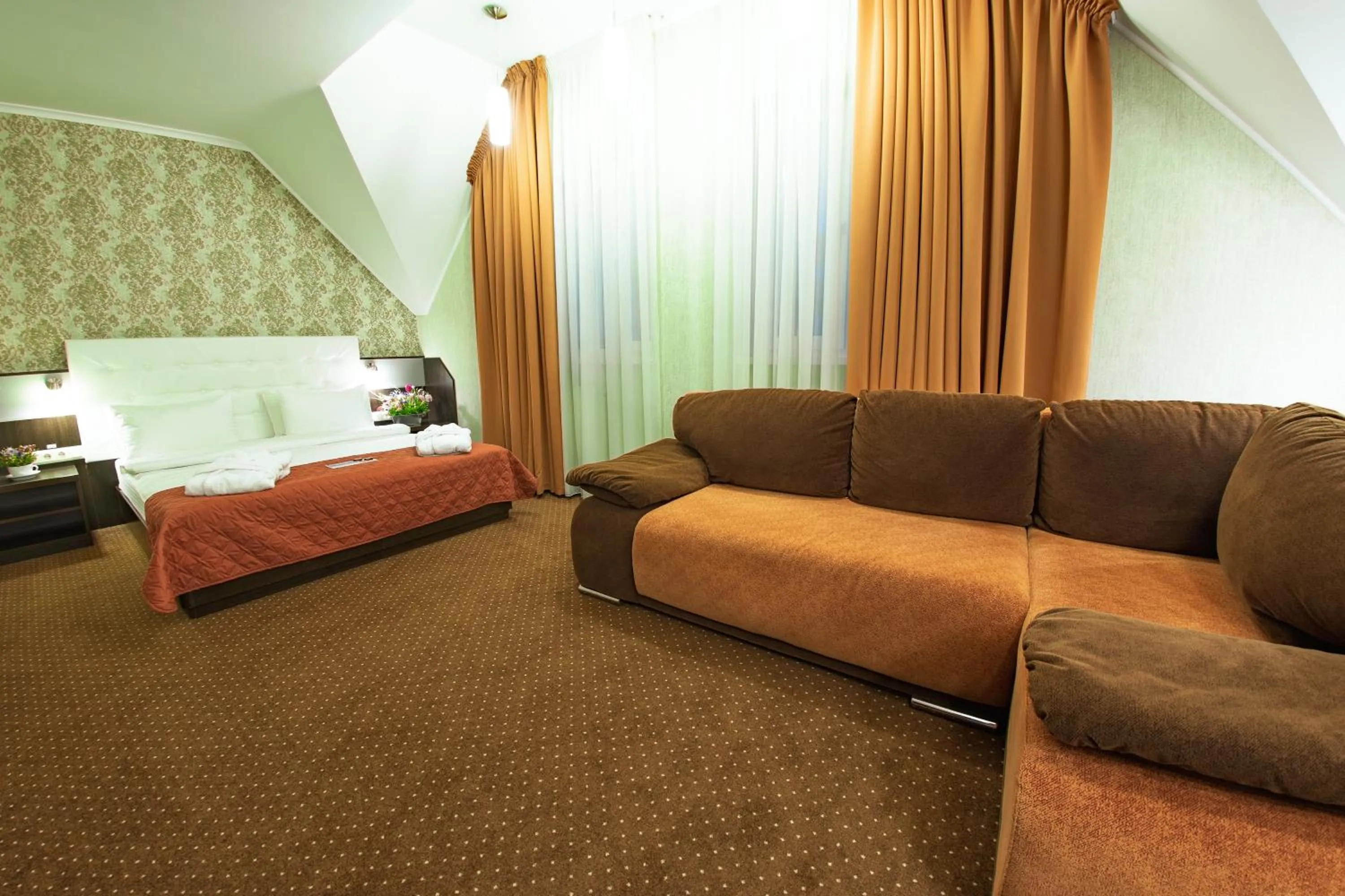 Bed in Kiev 365 Park Hotel