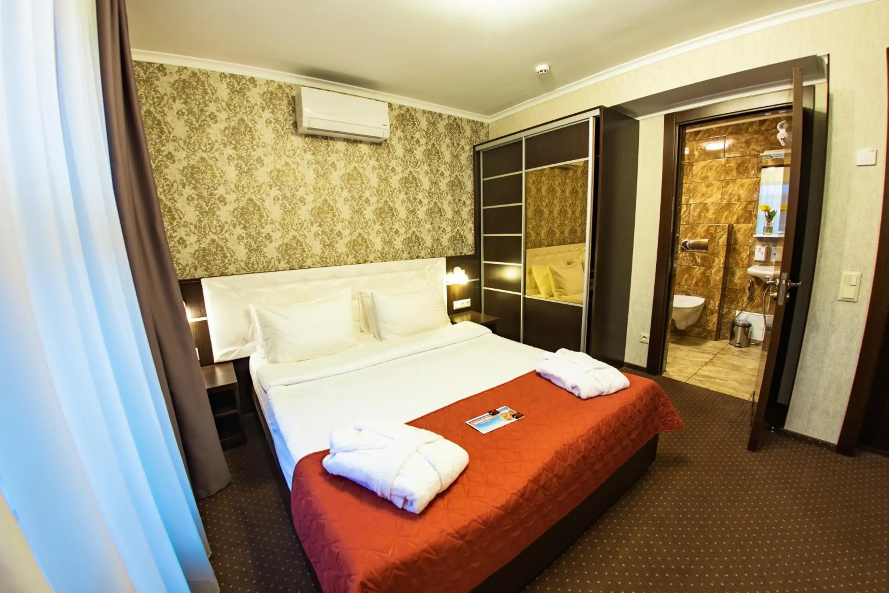Standard Double Room in Kiev 365 Park Hotel Standard Double Room in Kiev 365 Park Hotel