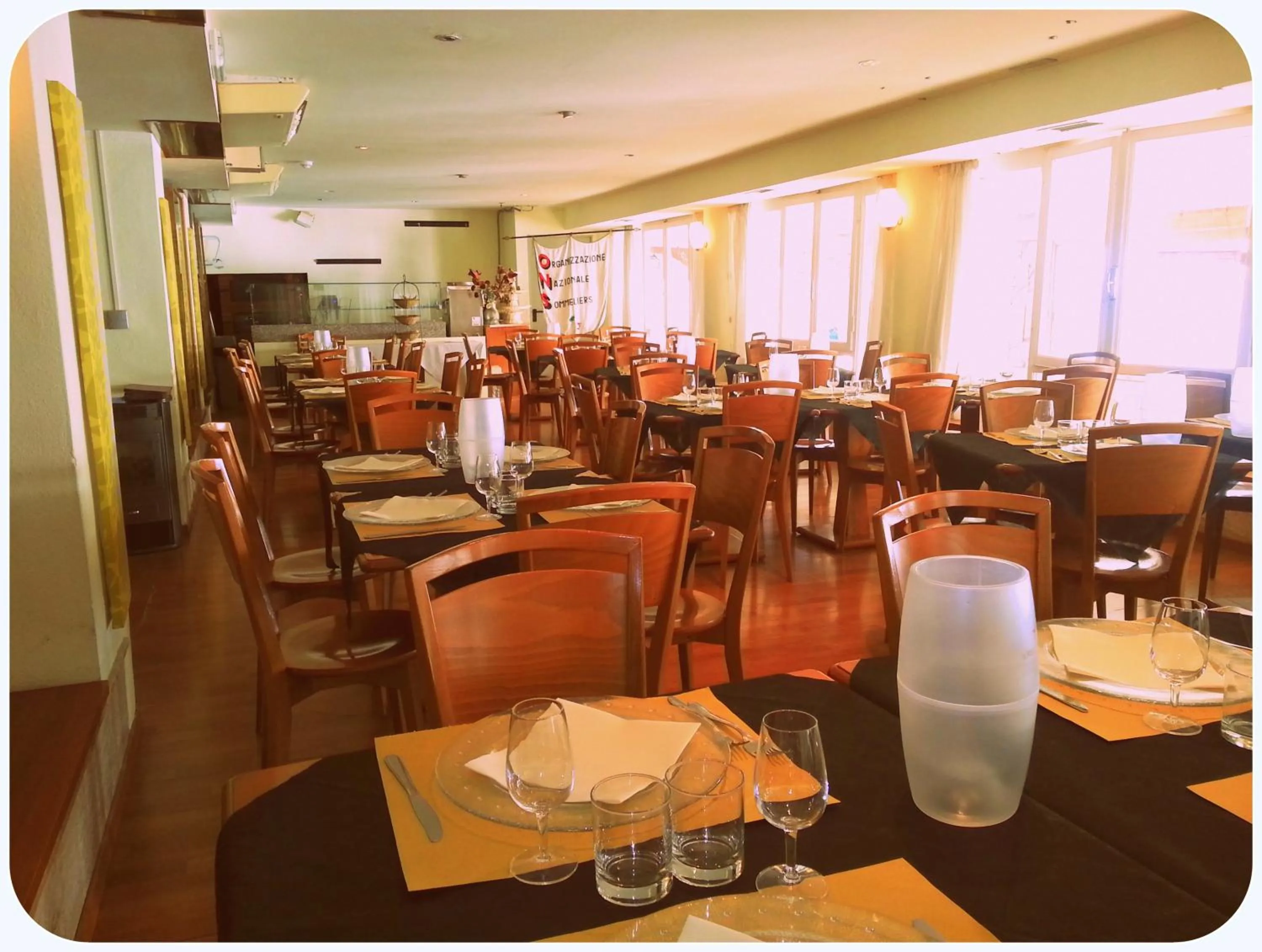 Restaurant/places to eat in Hotel Aurora