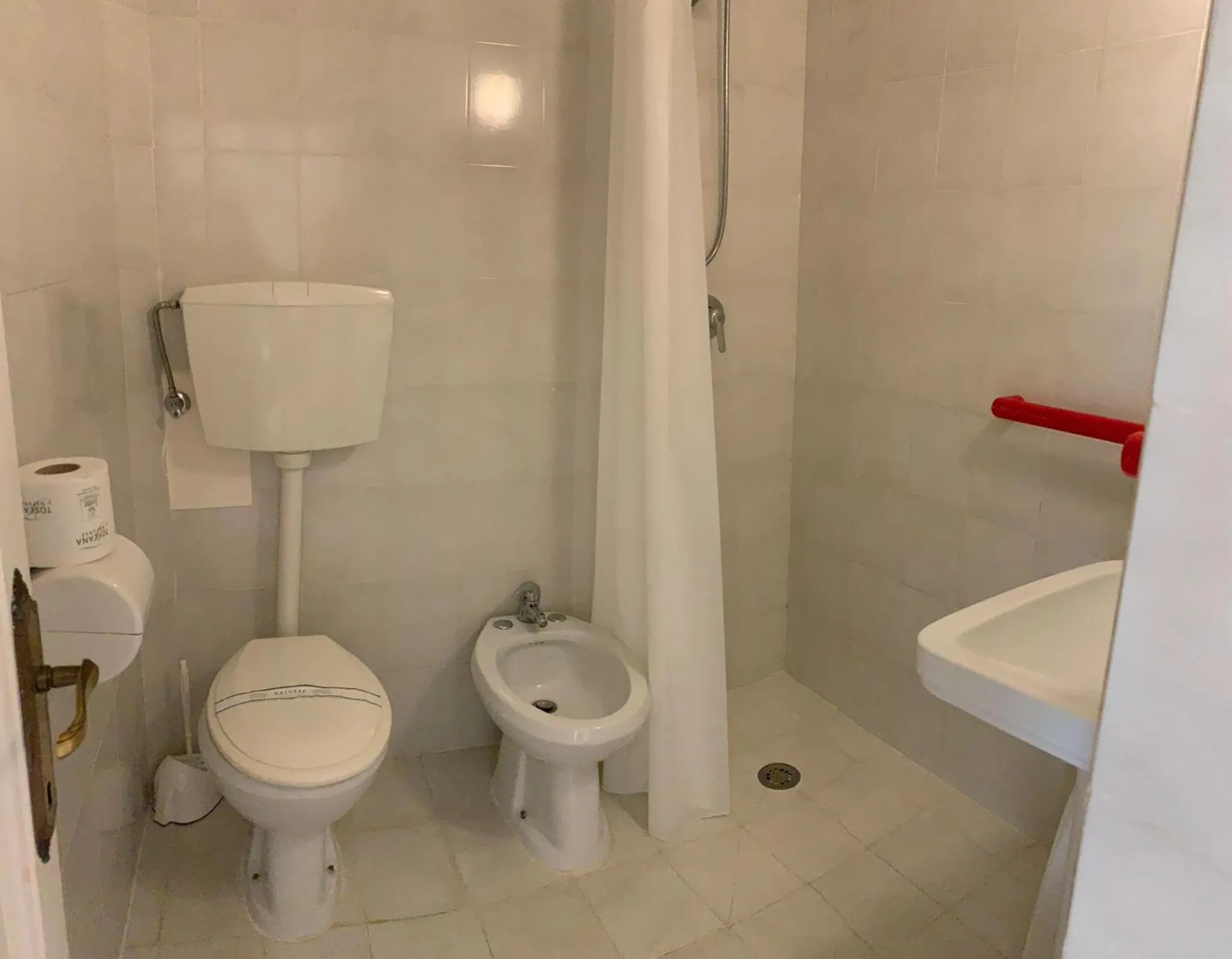 Bathroom in Hotel Aurora