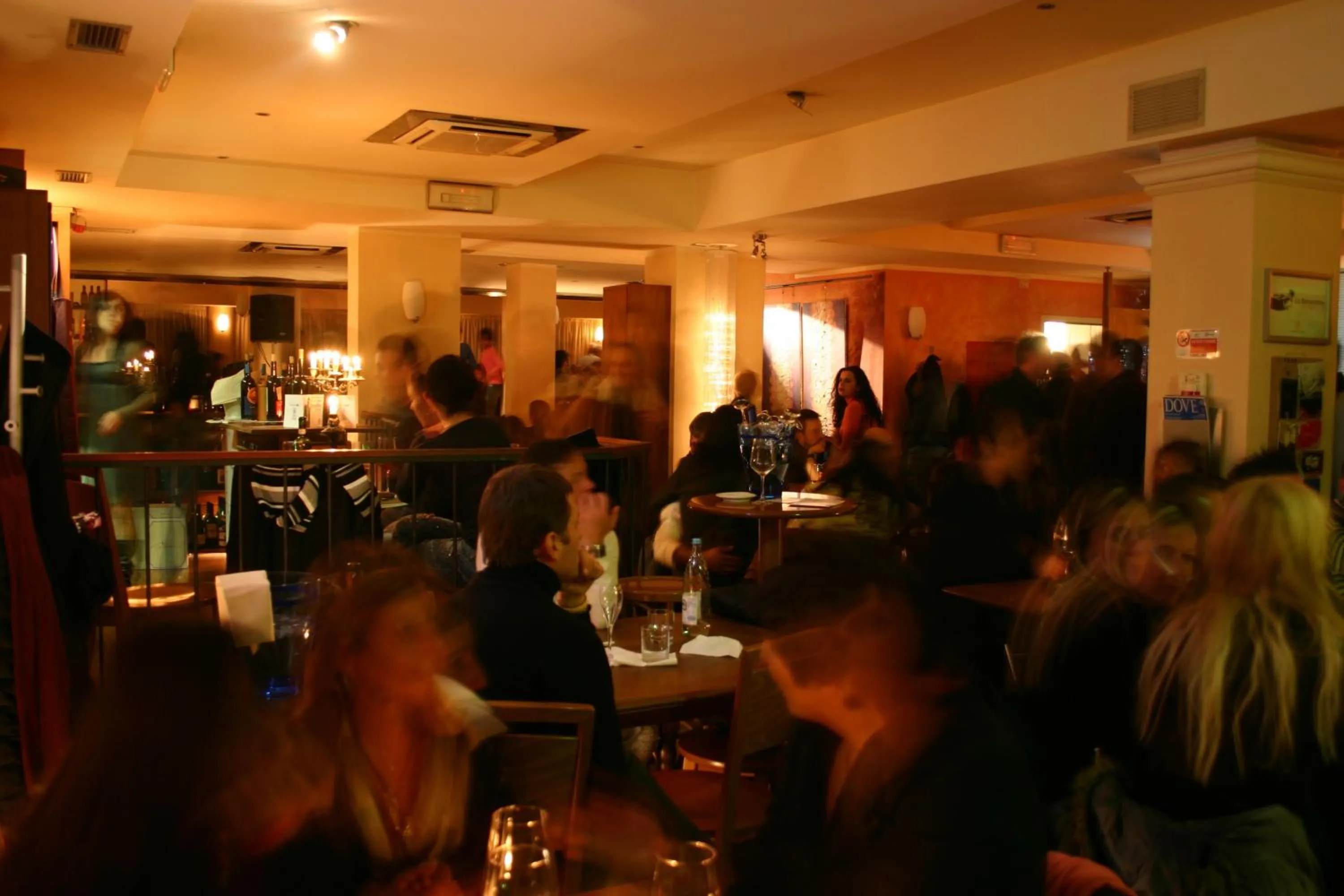 Restaurant/places to eat in Hotel Aurora