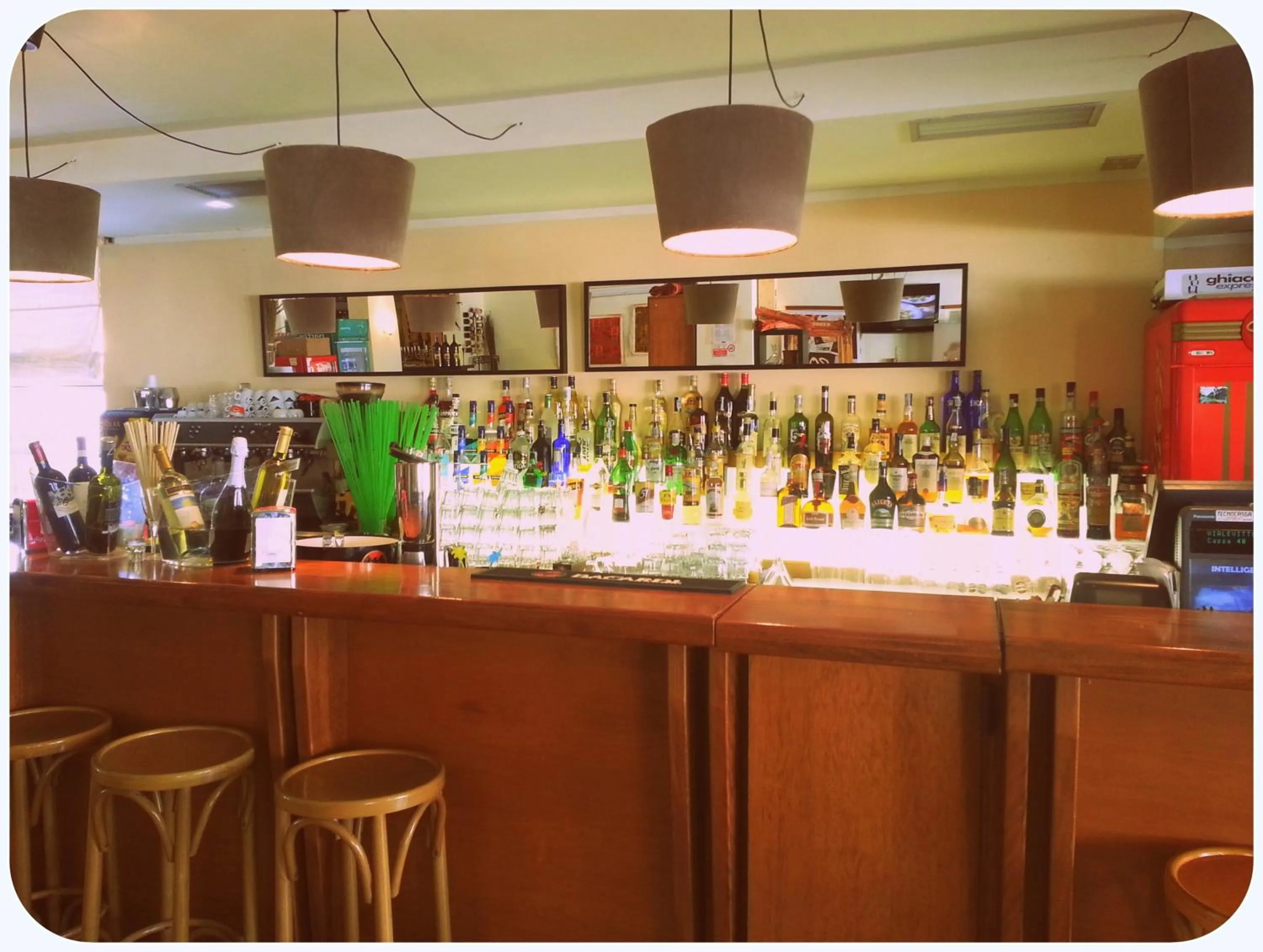 Restaurant/places to eat in Hotel Aurora