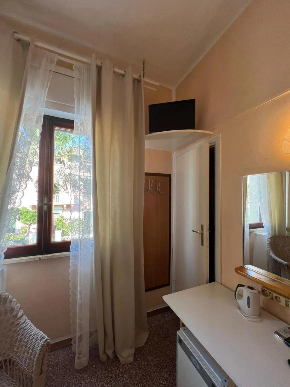 TV and multimedia in Hotel Aurora