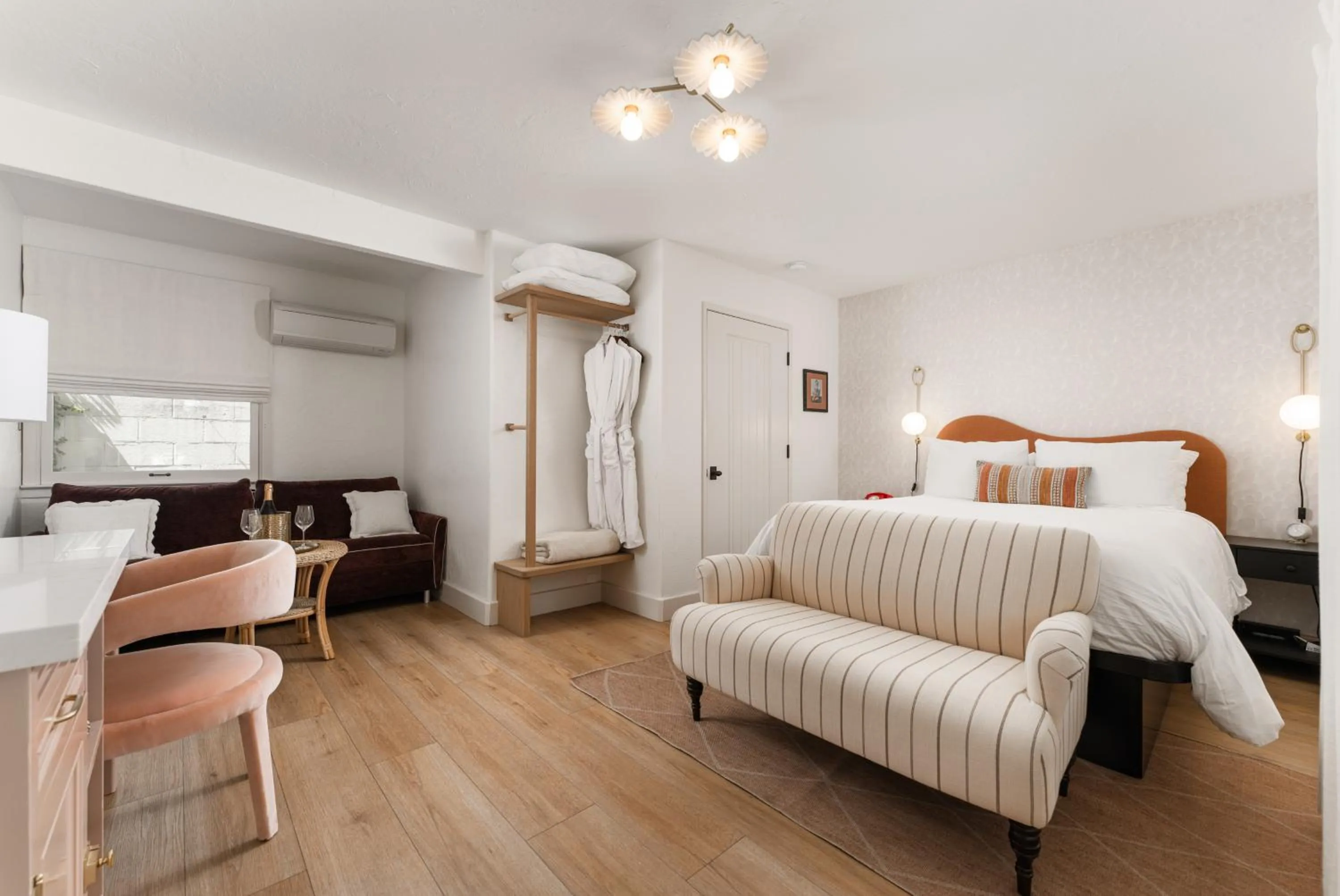 Bedroom, Bed in Petit Soleil - Bed, Breakfast and Bar