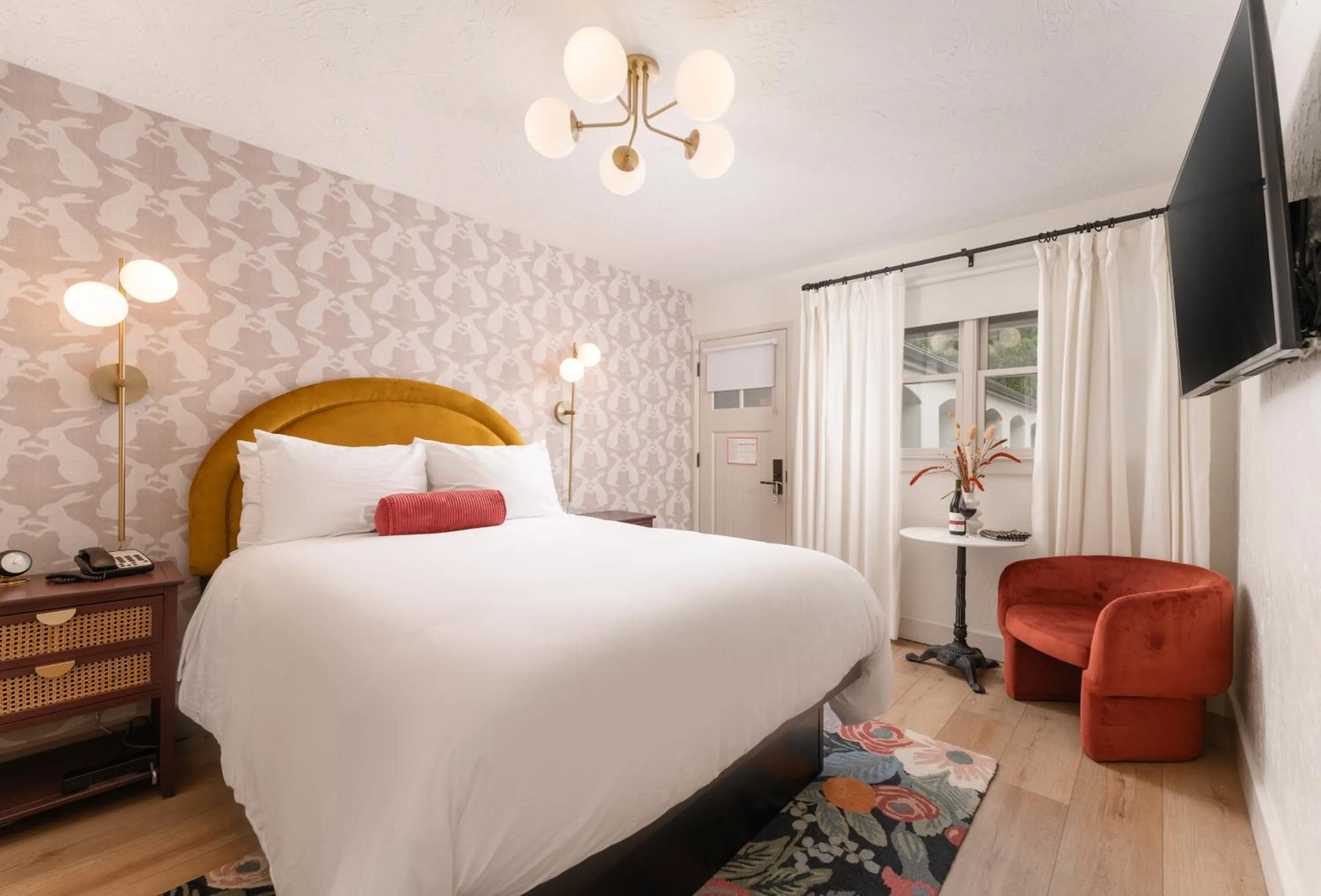 Photo of the whole room, Bed in Petit Soleil - Bed, Breakfast and Bar