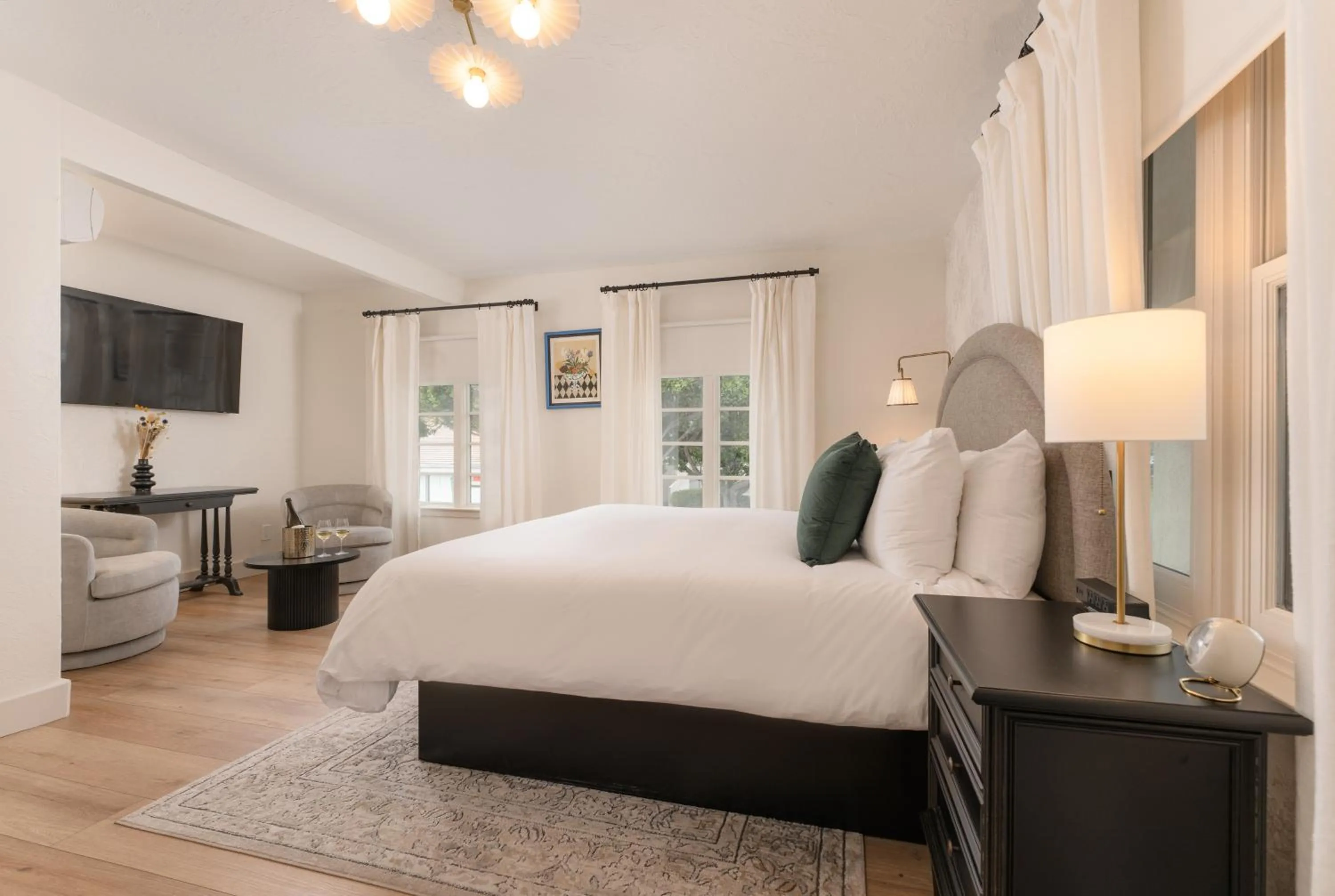 Photo of the whole room, Bed in Petit Soleil - Bed, Breakfast and Bar