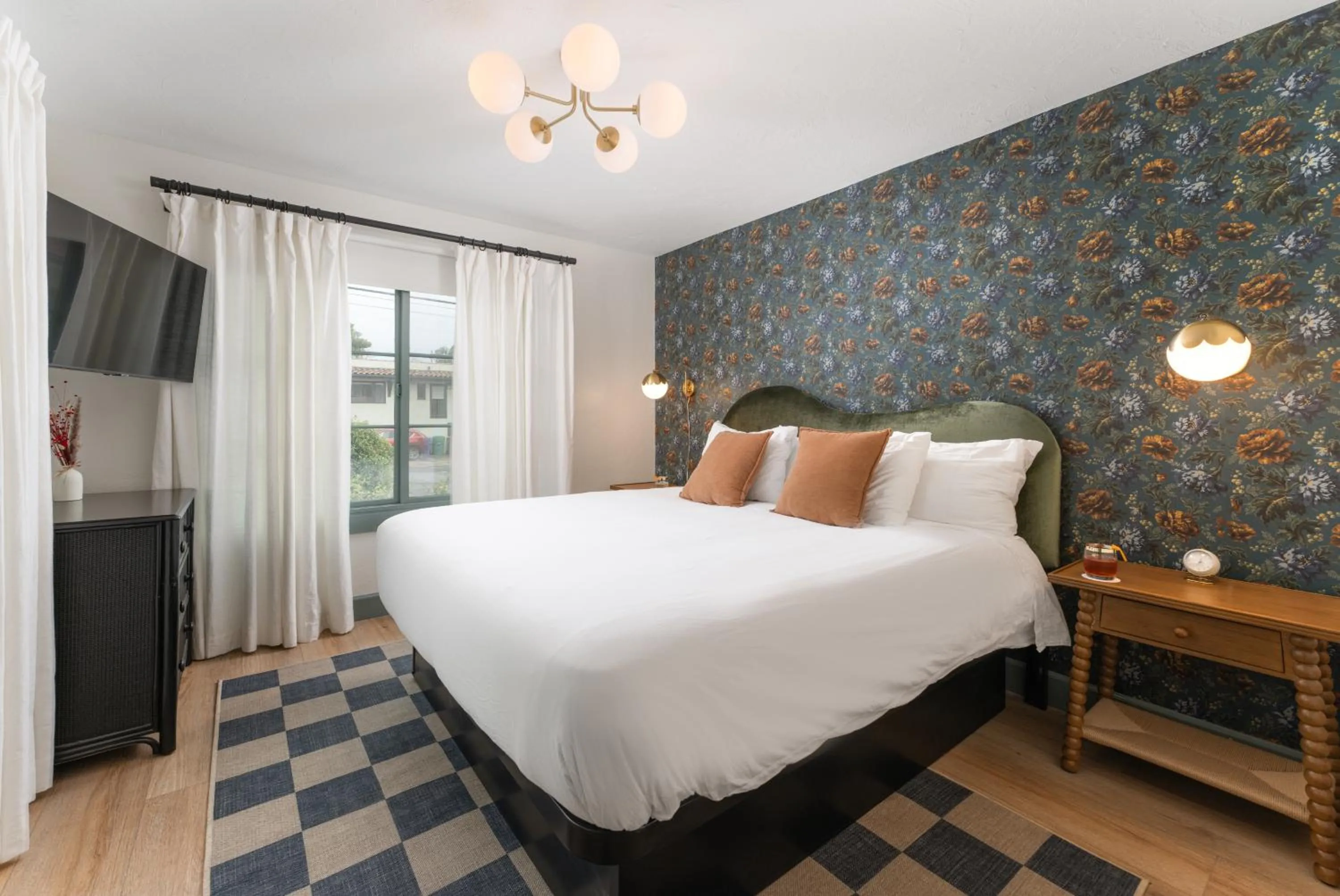 Bedroom, Bed in Petit Soleil - Bed, Breakfast and Bar