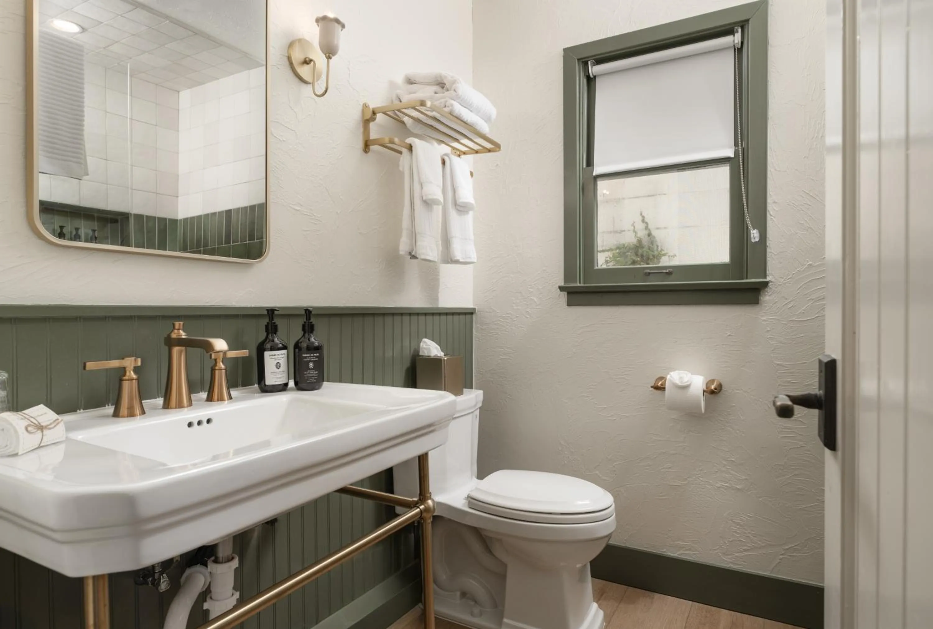Bathroom in Petit Soleil - Bed, Breakfast and Bar
