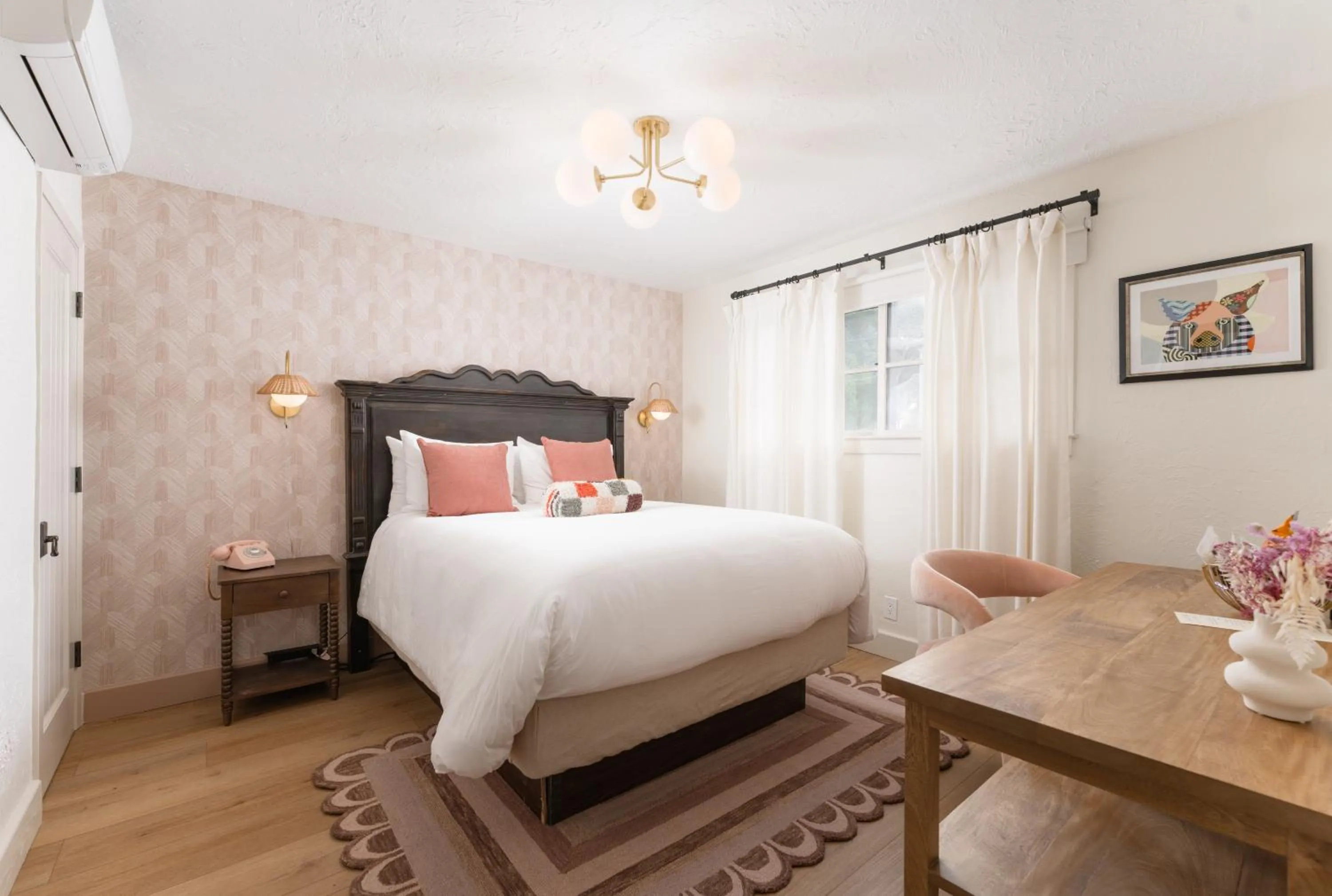 Photo of the whole room, Bed in Petit Soleil - Bed, Breakfast and Bar