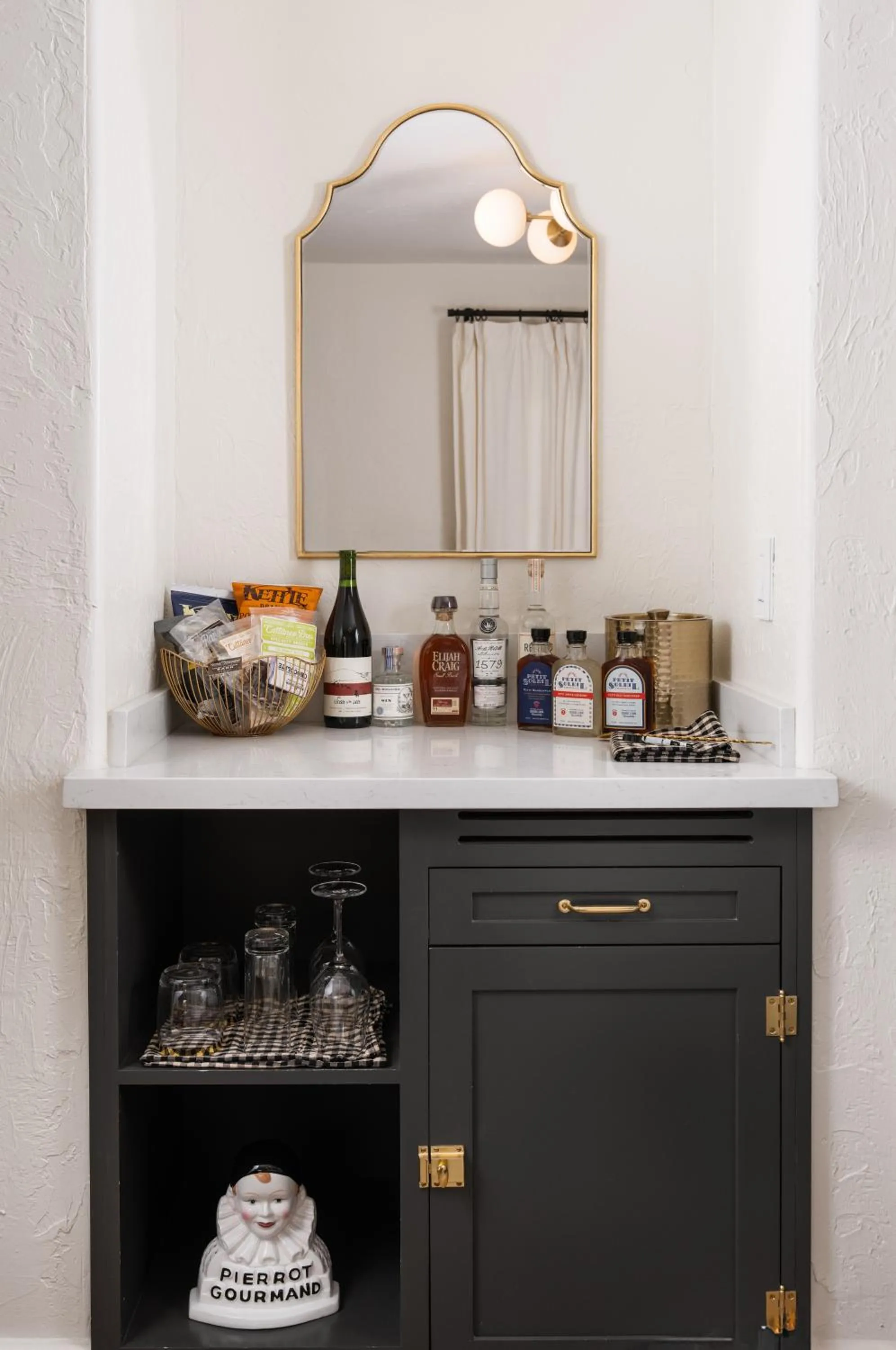 oven in Petit Soleil - Bed, Breakfast and Bar